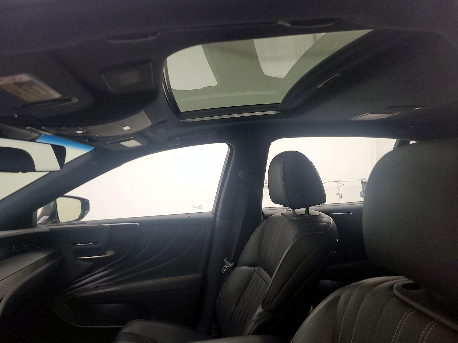 Sunroof(s) & Overhead Airbags
