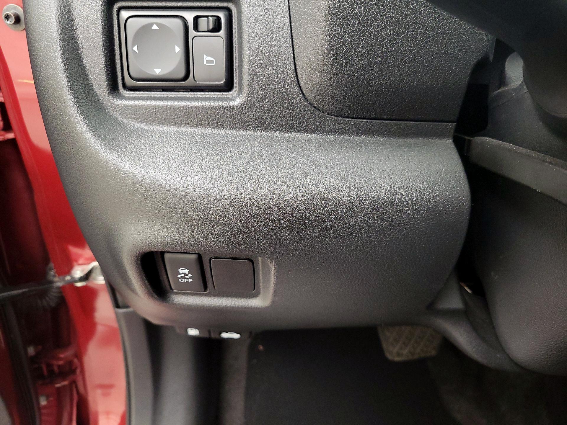 Thumbnail: 2018 Nissan Versa Note - 13