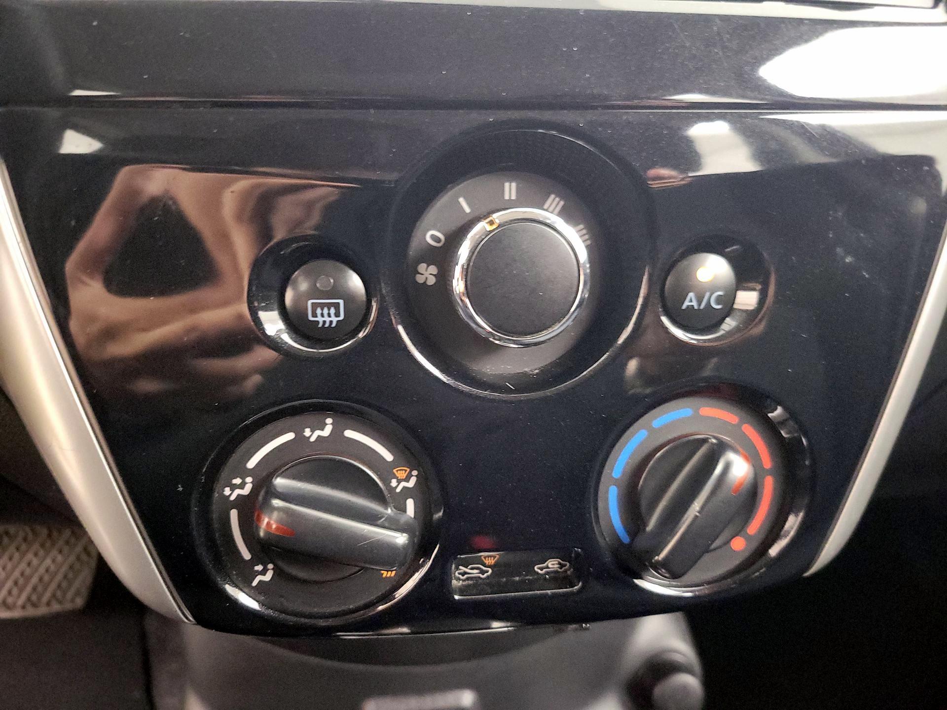 Thumbnail: 2018 Nissan Versa Note - 16