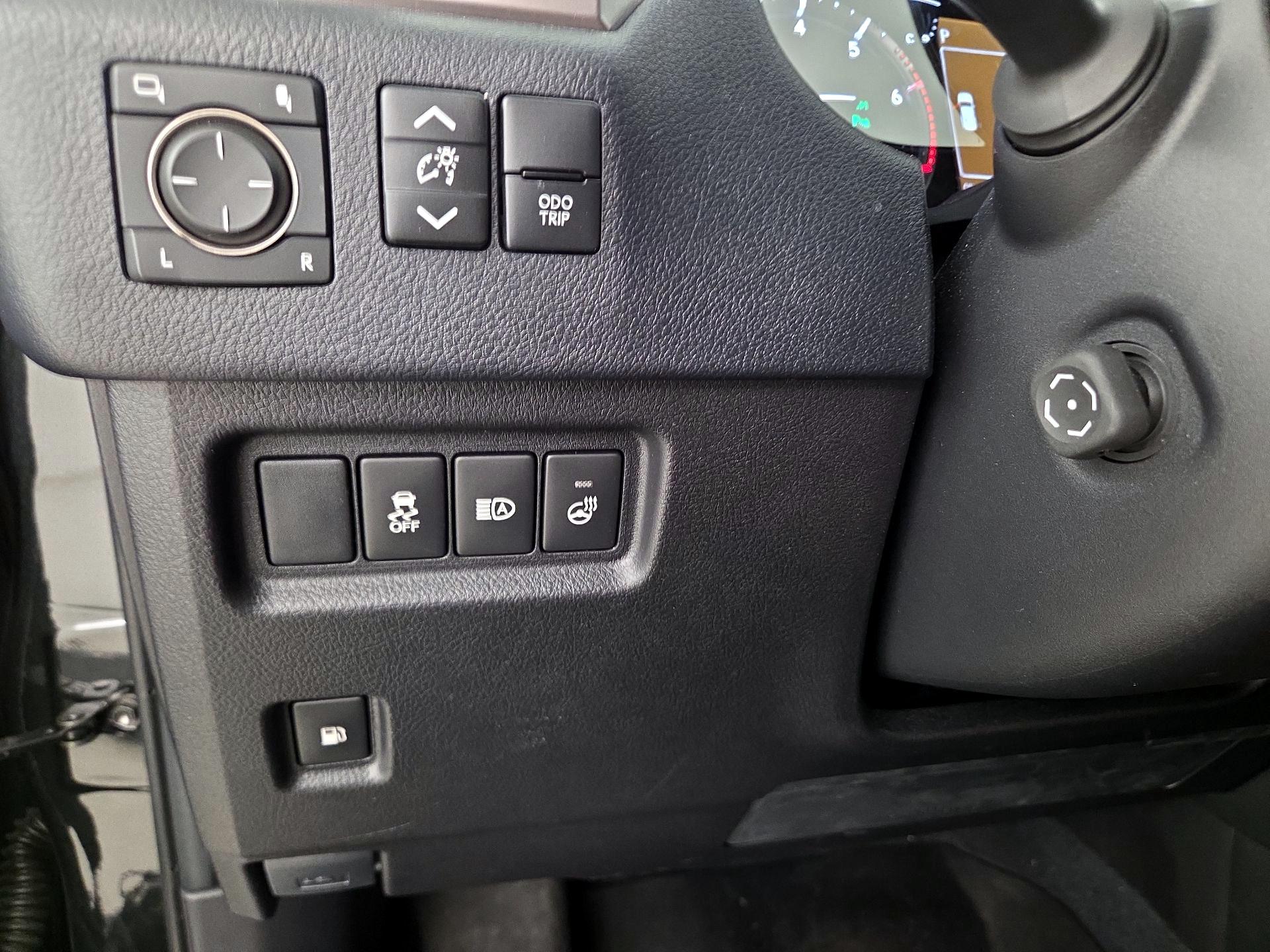 Thumbnail: 2023 Lexus GX - 13