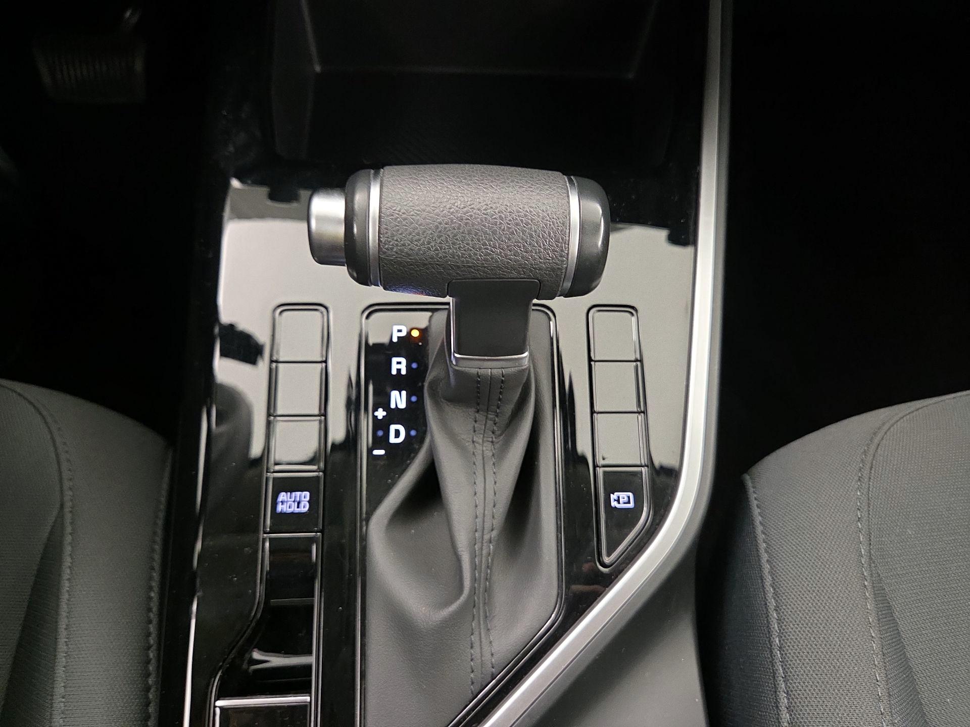 Thumbnail: 2023 Kia Niro - 16