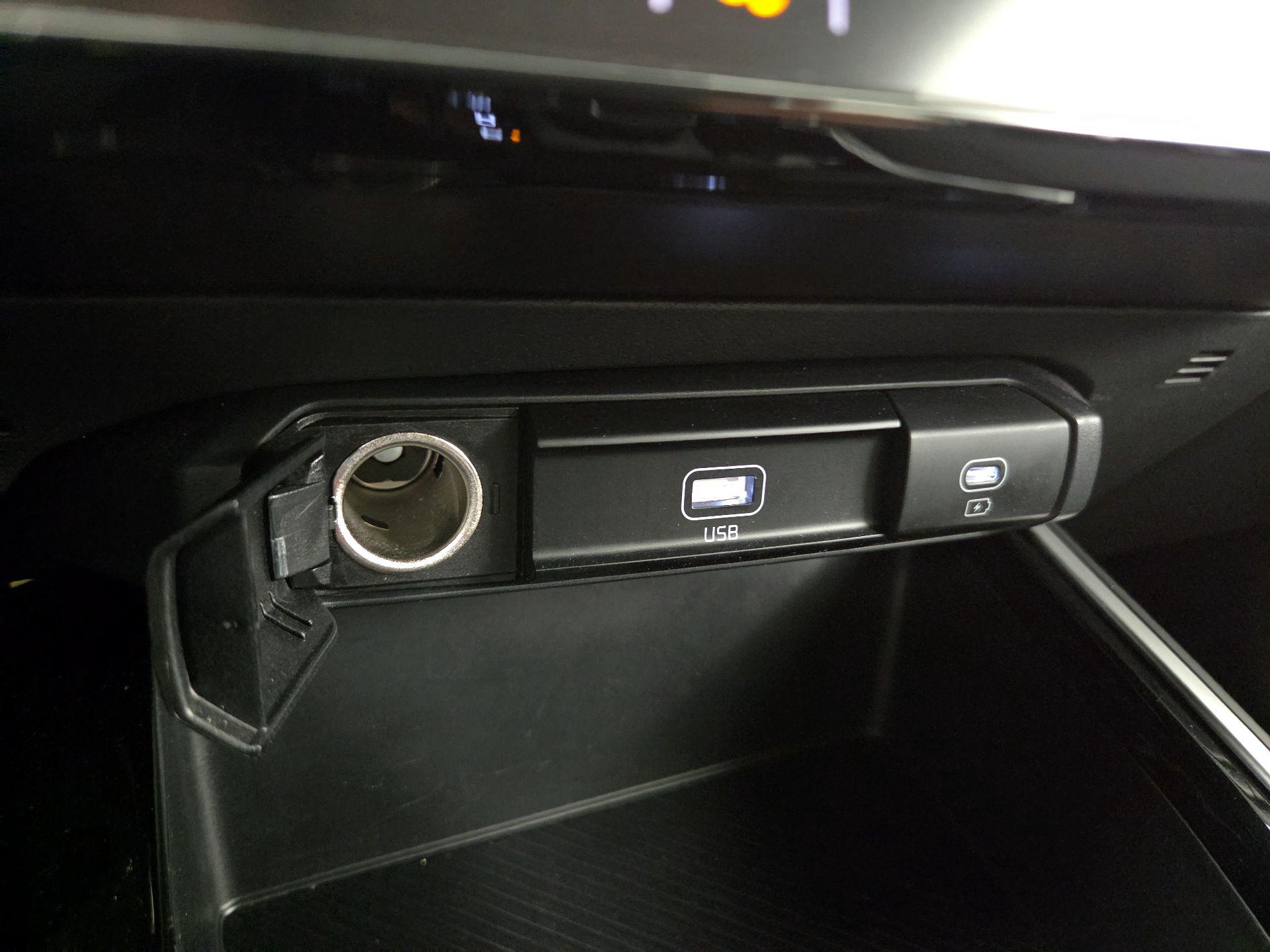 Thumbnail: 2023 Kia Niro - 17