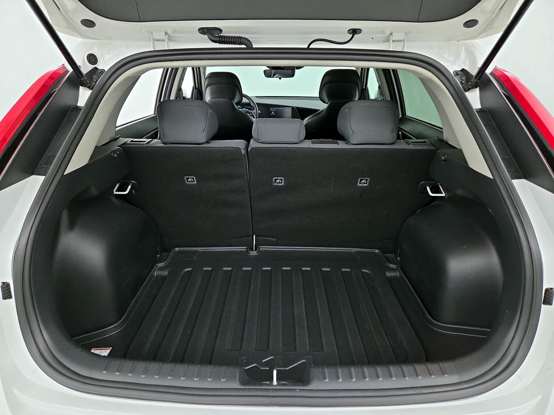 Thumbnail: 2023 Kia Niro - 19