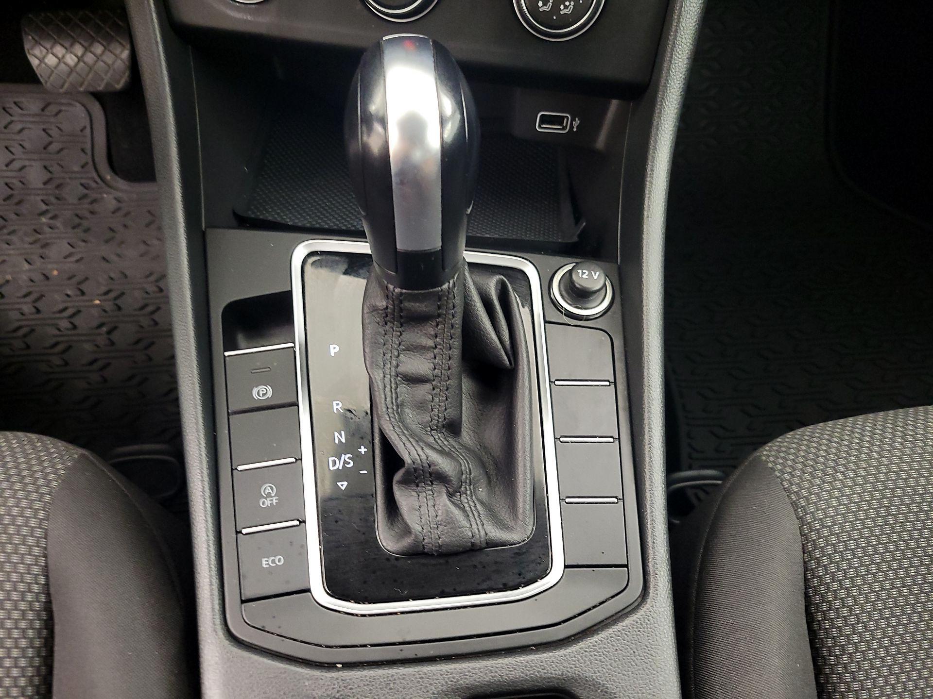 Thumbnail: 2019 Volkswagen Jetta - 15