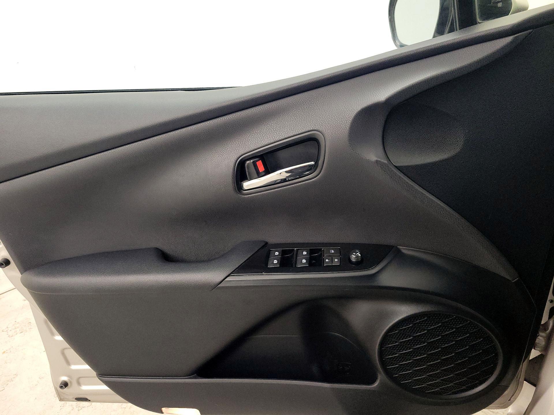 Thumbnail: 2017 Toyota Prius Prime - 12