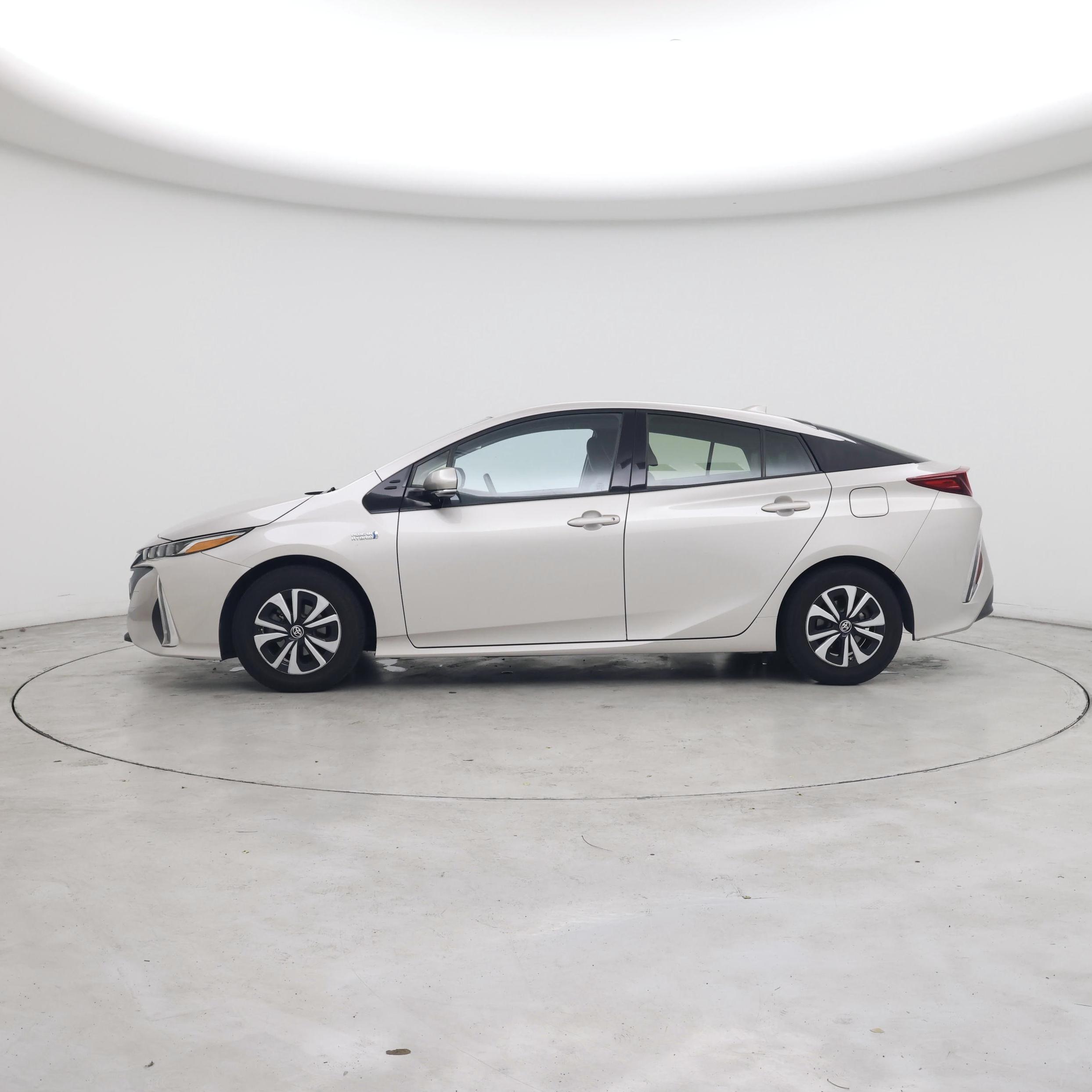 Thumbnail: 2017 Toyota Prius Prime - 3