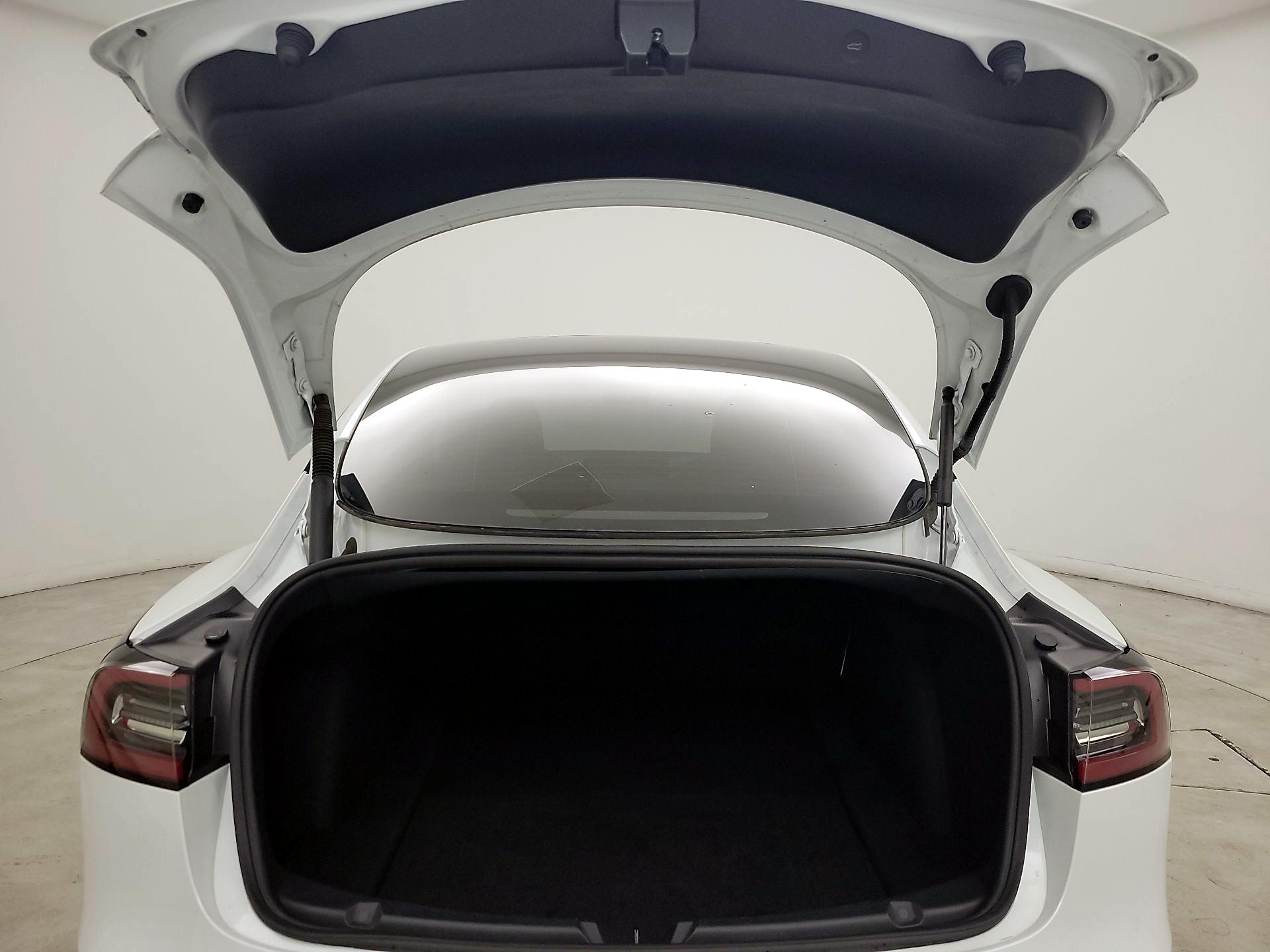 Thumbnail: 2022 Tesla Model 3 - 19