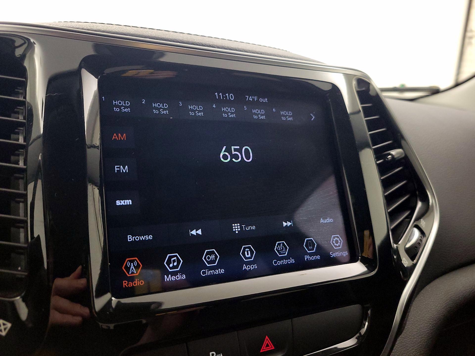 Thumbnail: 2019 Jeep Cherokee - 15