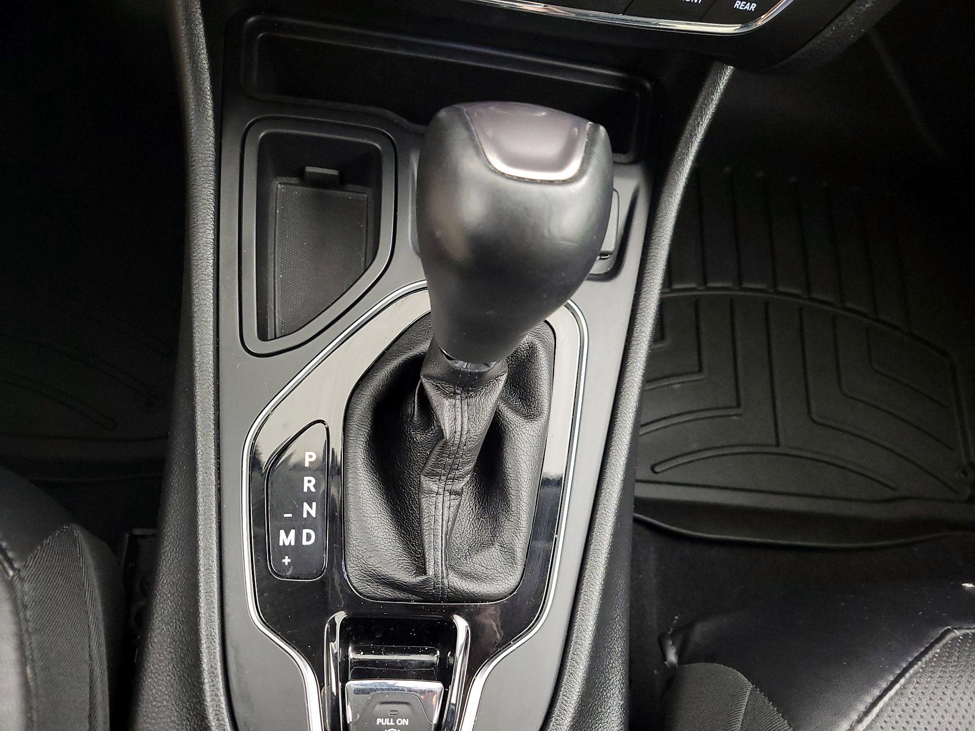 Thumbnail: 2019 Jeep Cherokee - 17