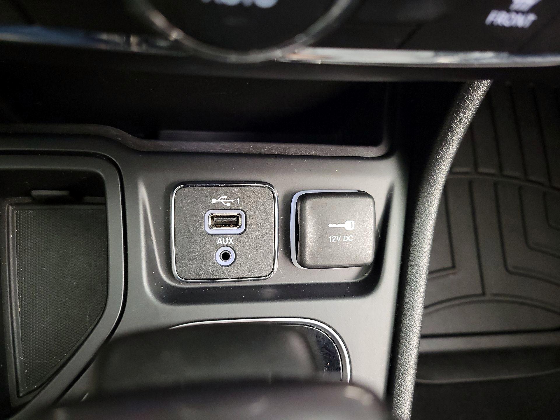 Thumbnail: 2019 Jeep Cherokee - 18