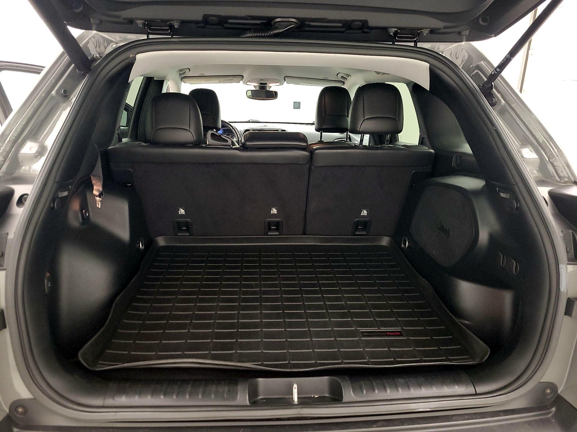 Thumbnail: 2019 Jeep Cherokee - 20