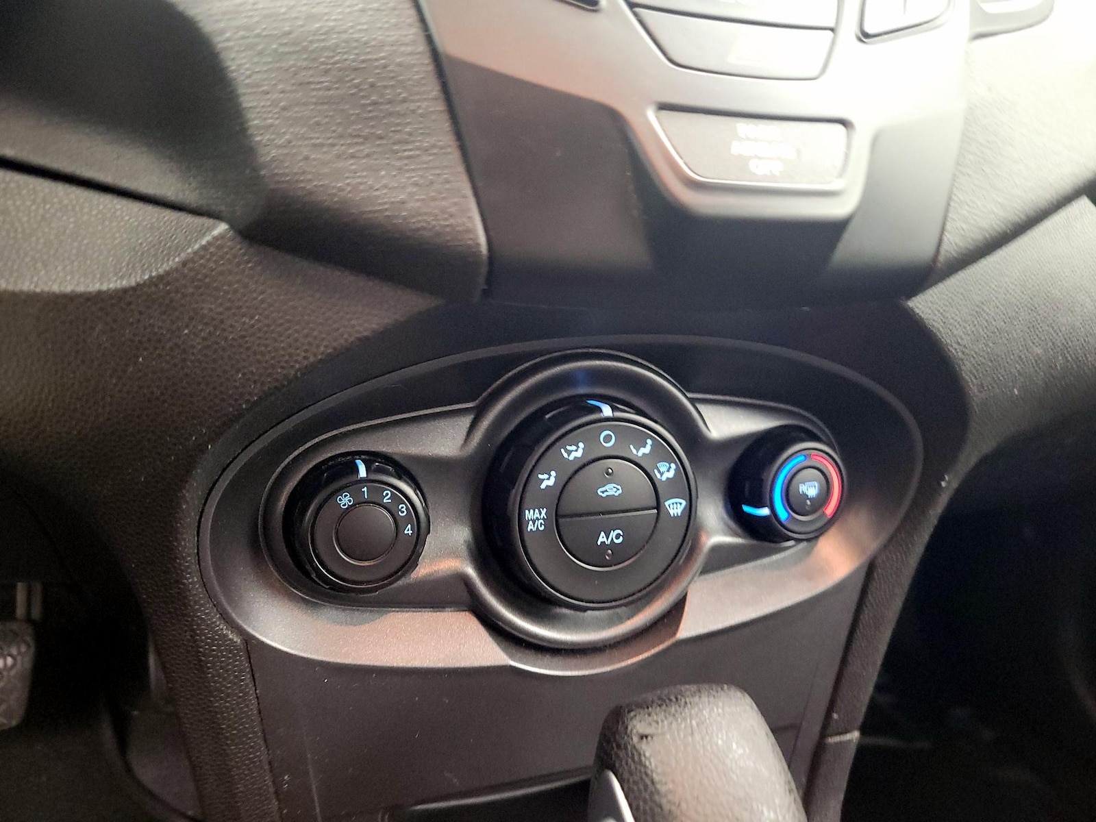 2014 Ford Fiesta S - Photo 16