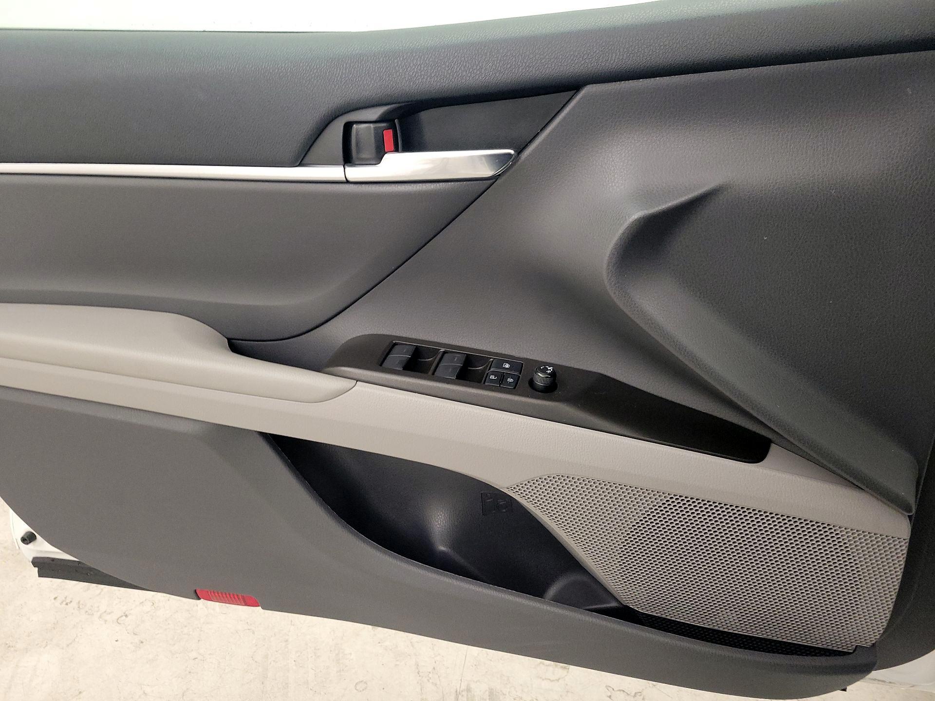 Thumbnail: 2022 Toyota Camry - 10