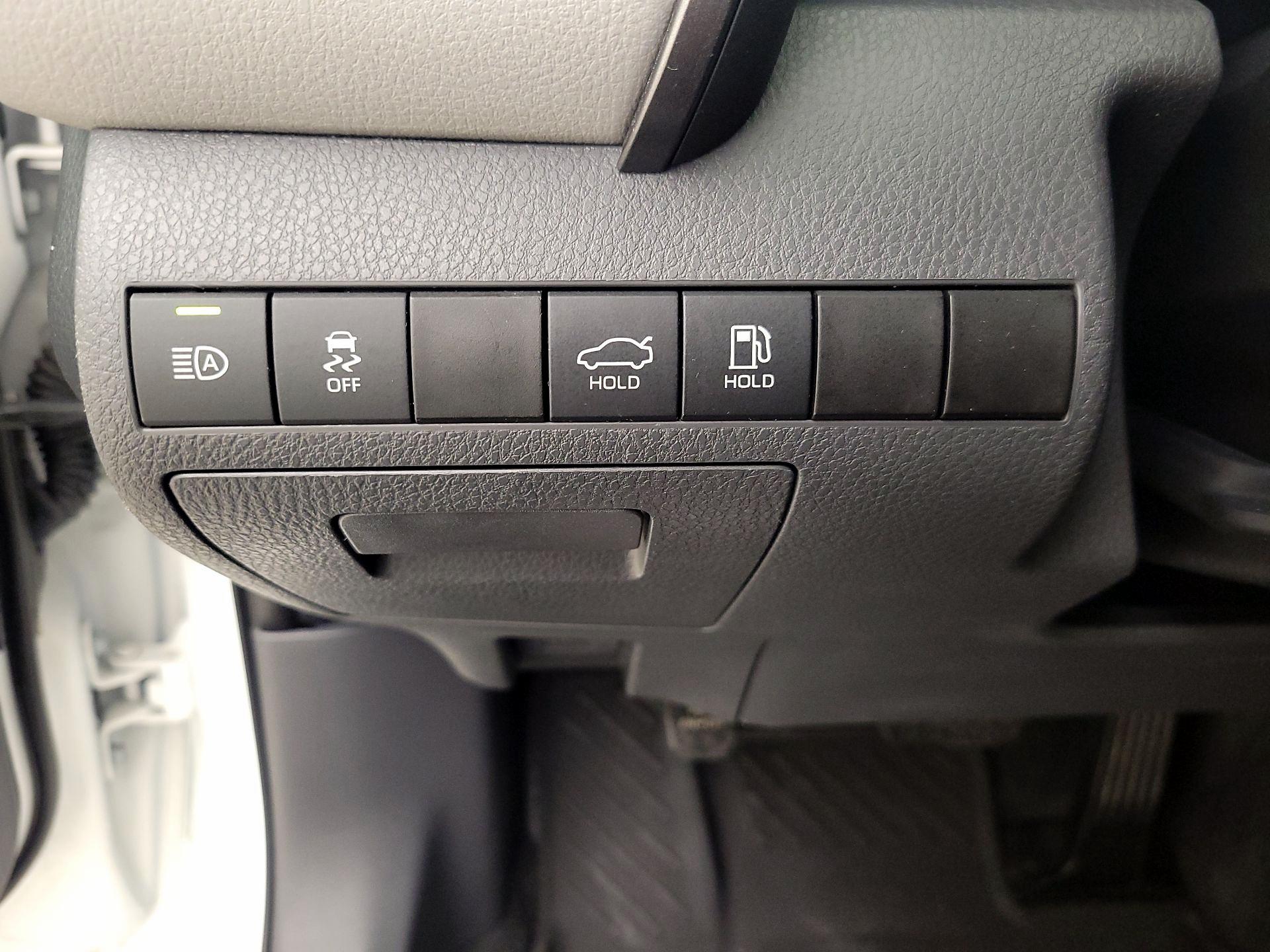 Thumbnail: 2022 Toyota Camry - 11