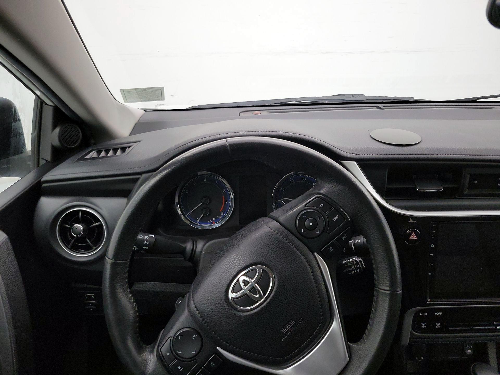 Thumbnail: 2018 Toyota Corolla - 10