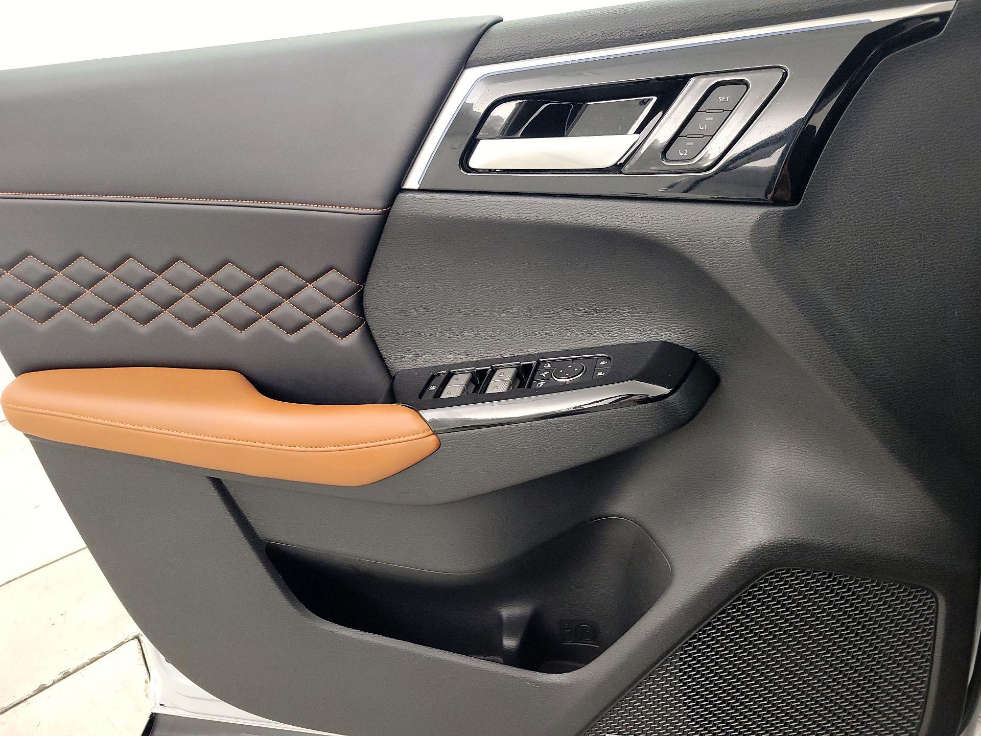 Thumbnail: 2022 Mitsubishi Outlander - 12