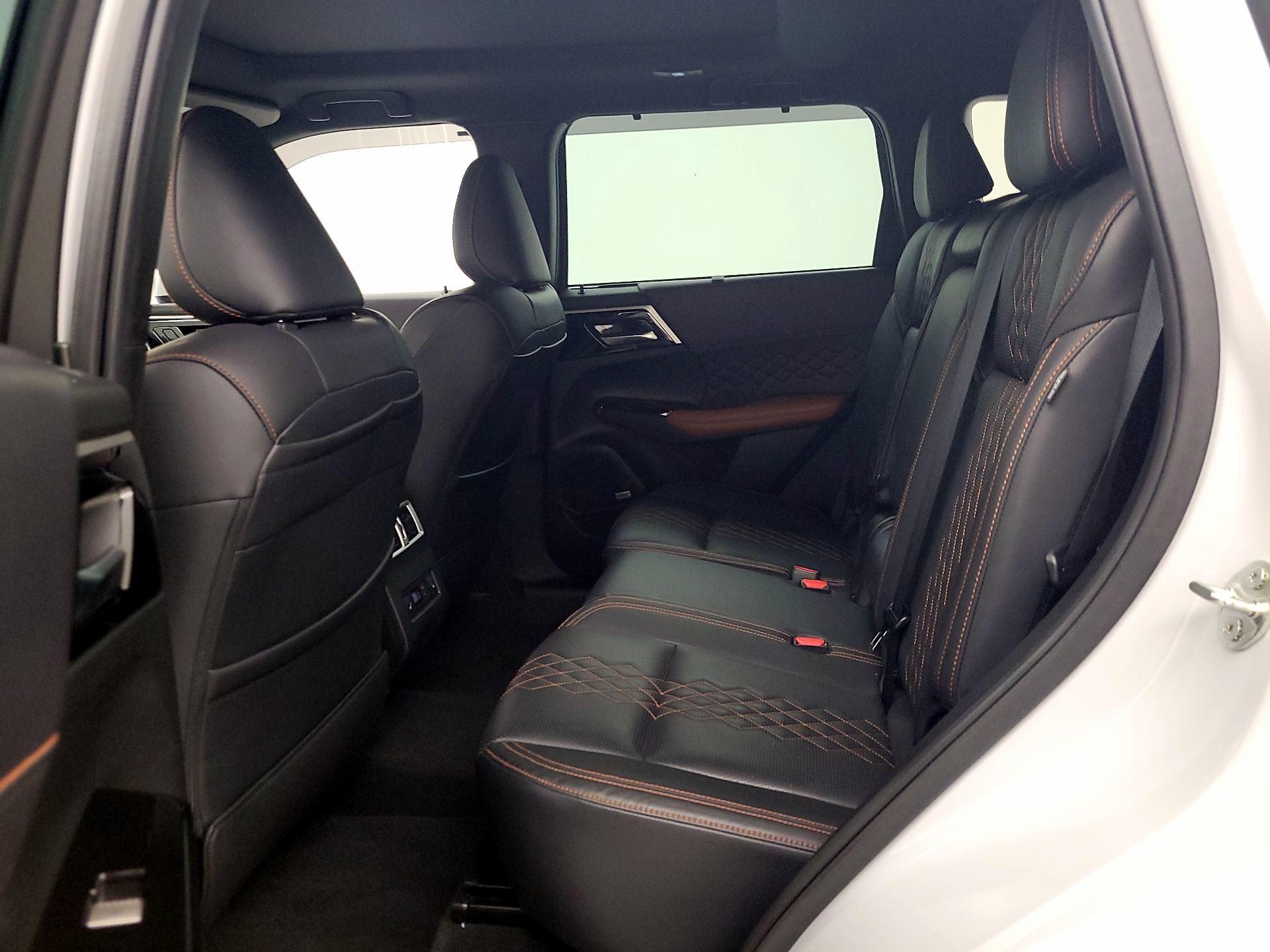 Thumbnail: 2022 Mitsubishi Outlander - 20