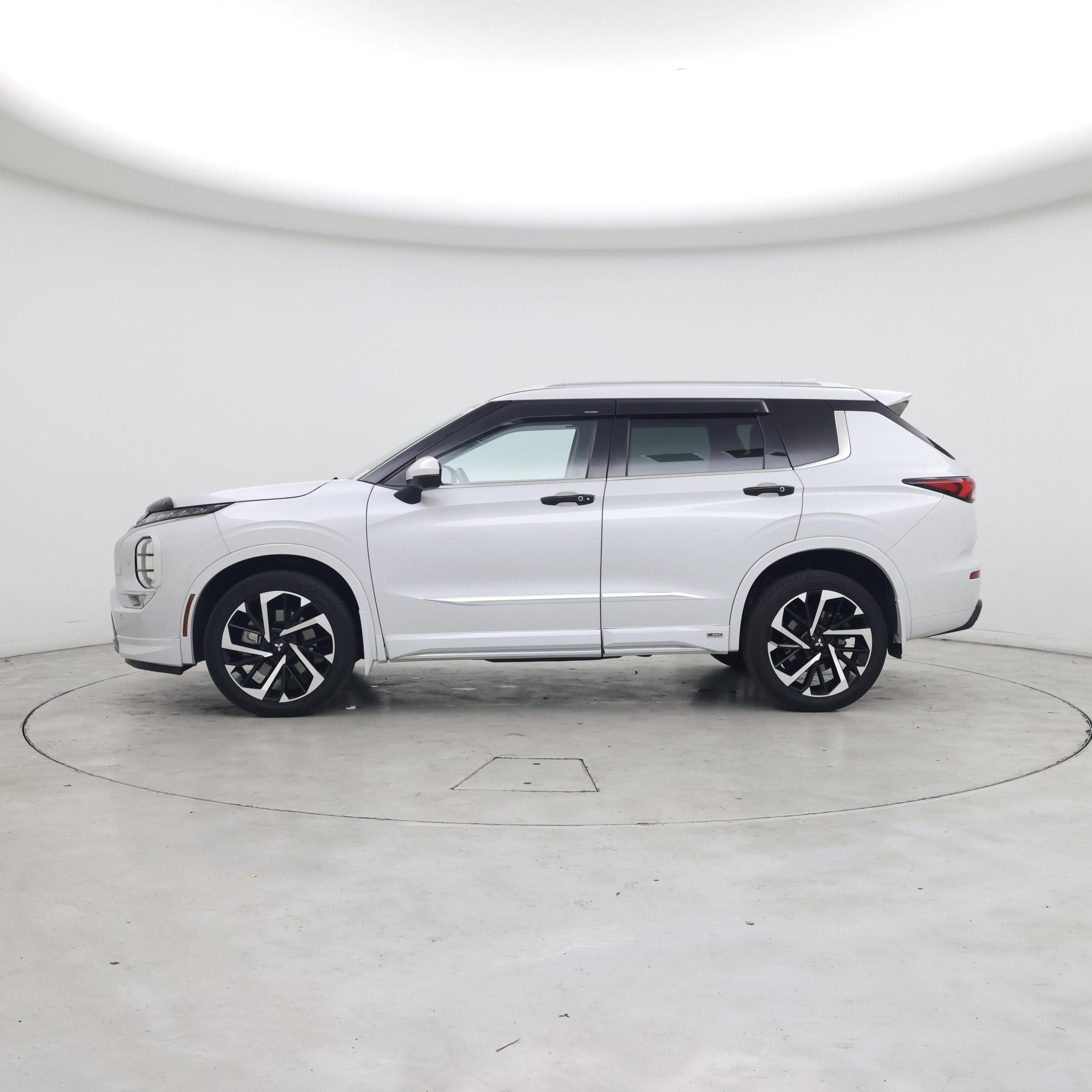 Thumbnail: 2022 Mitsubishi Outlander - 3