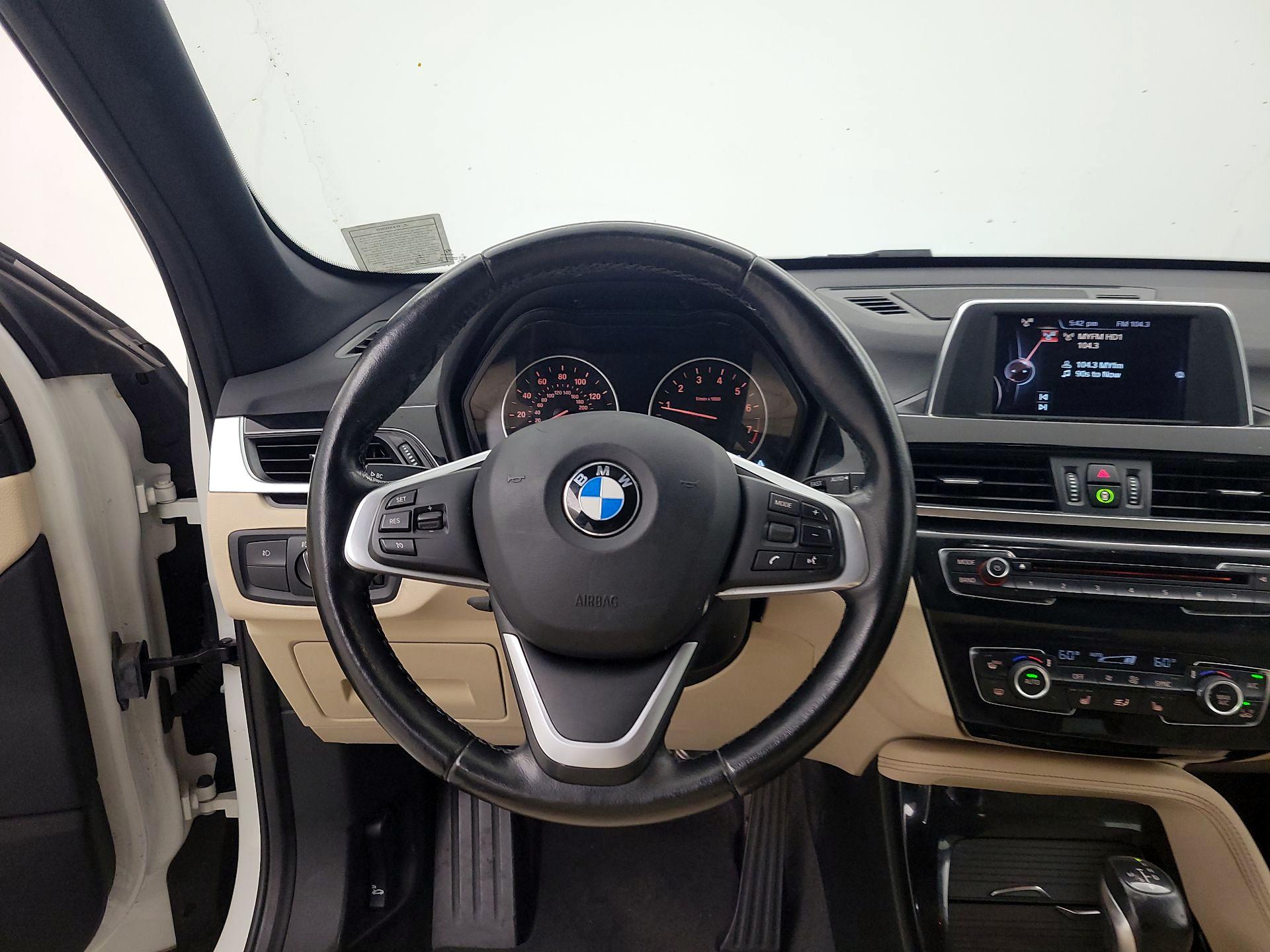Thumbnail: 2016 BMW X1 - 10
