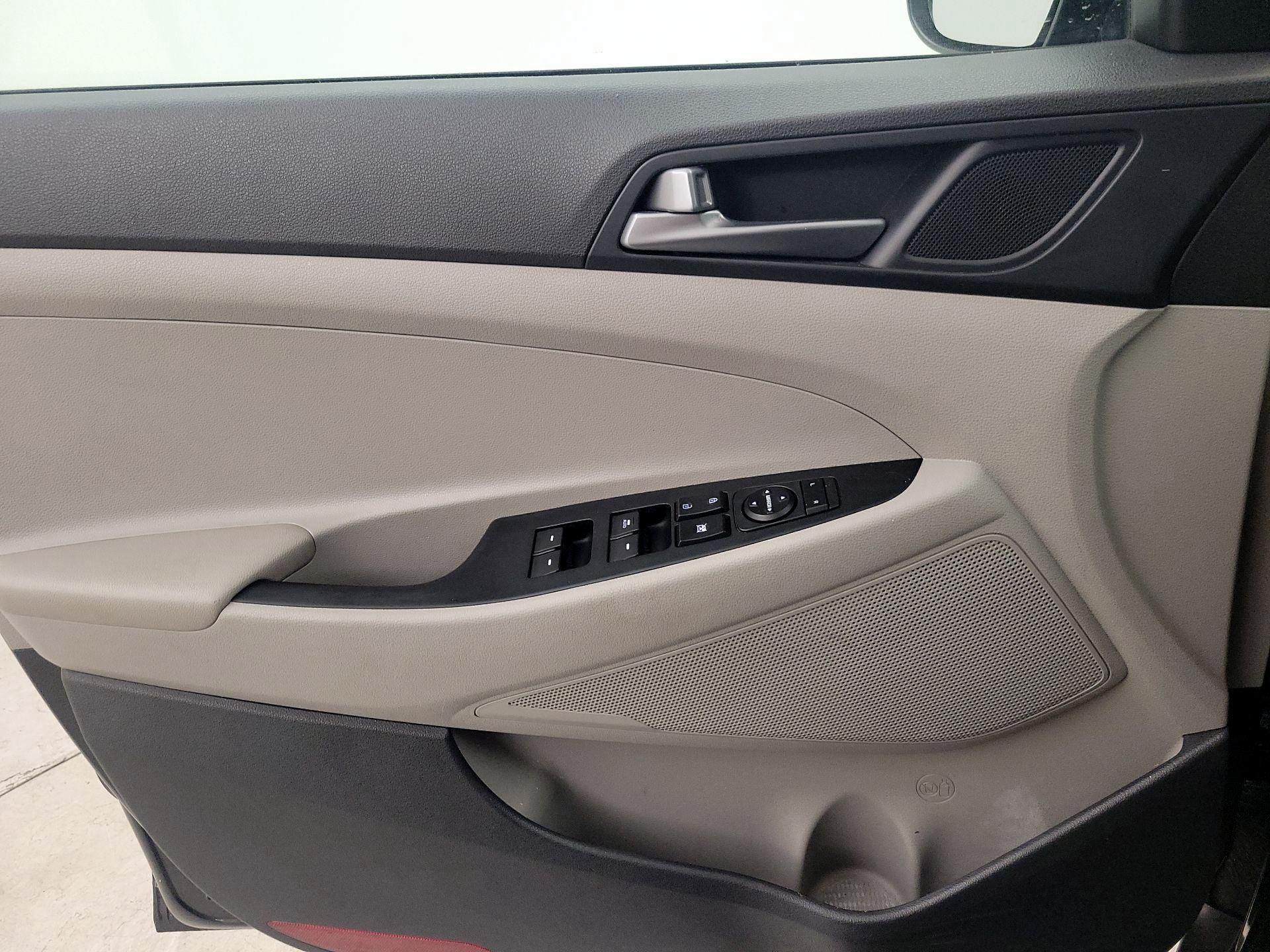 Thumbnail: 2016 Hyundai Tucson - 12