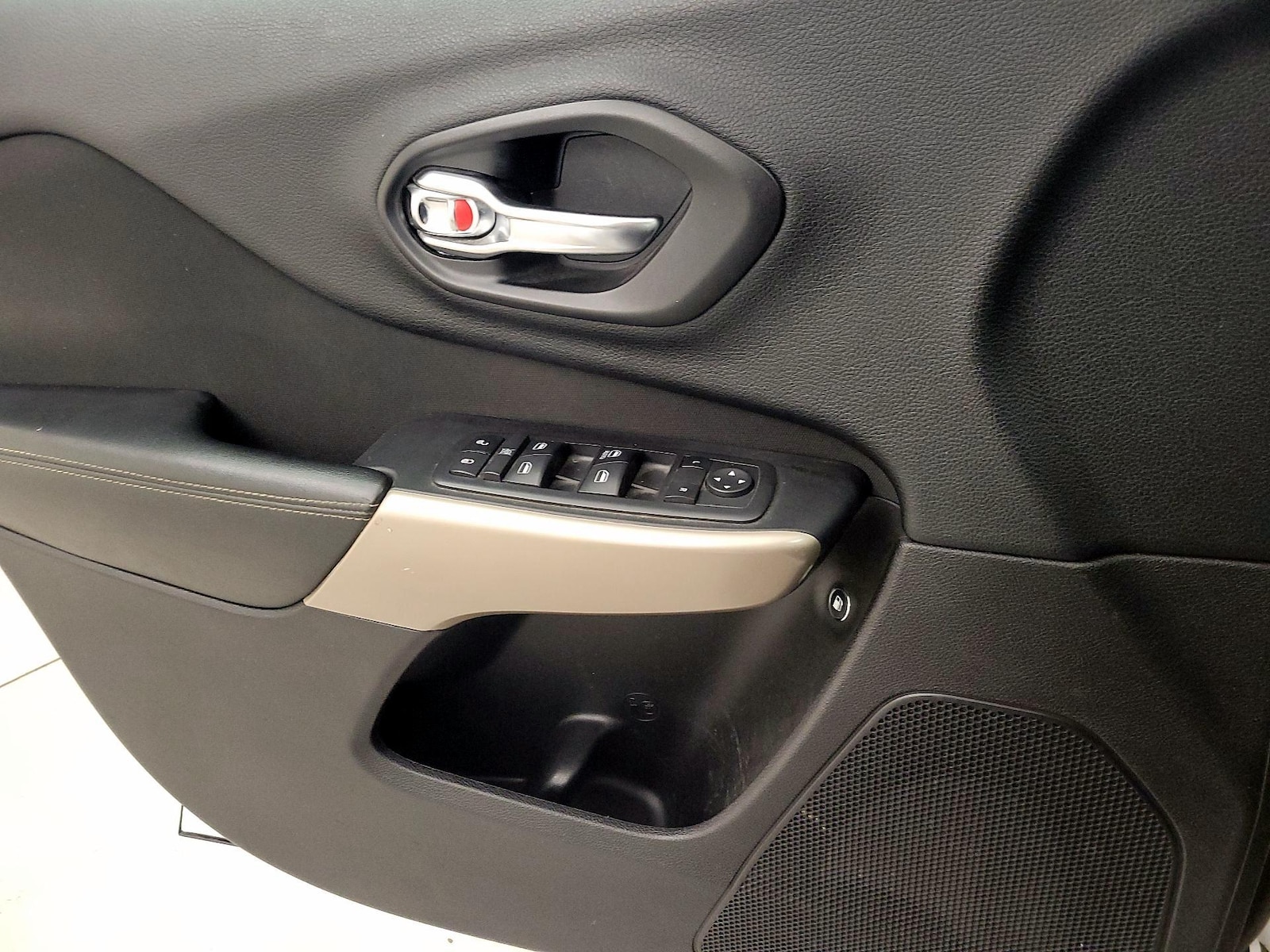 2018 Jeep Cherokee Latitude - Photo 13