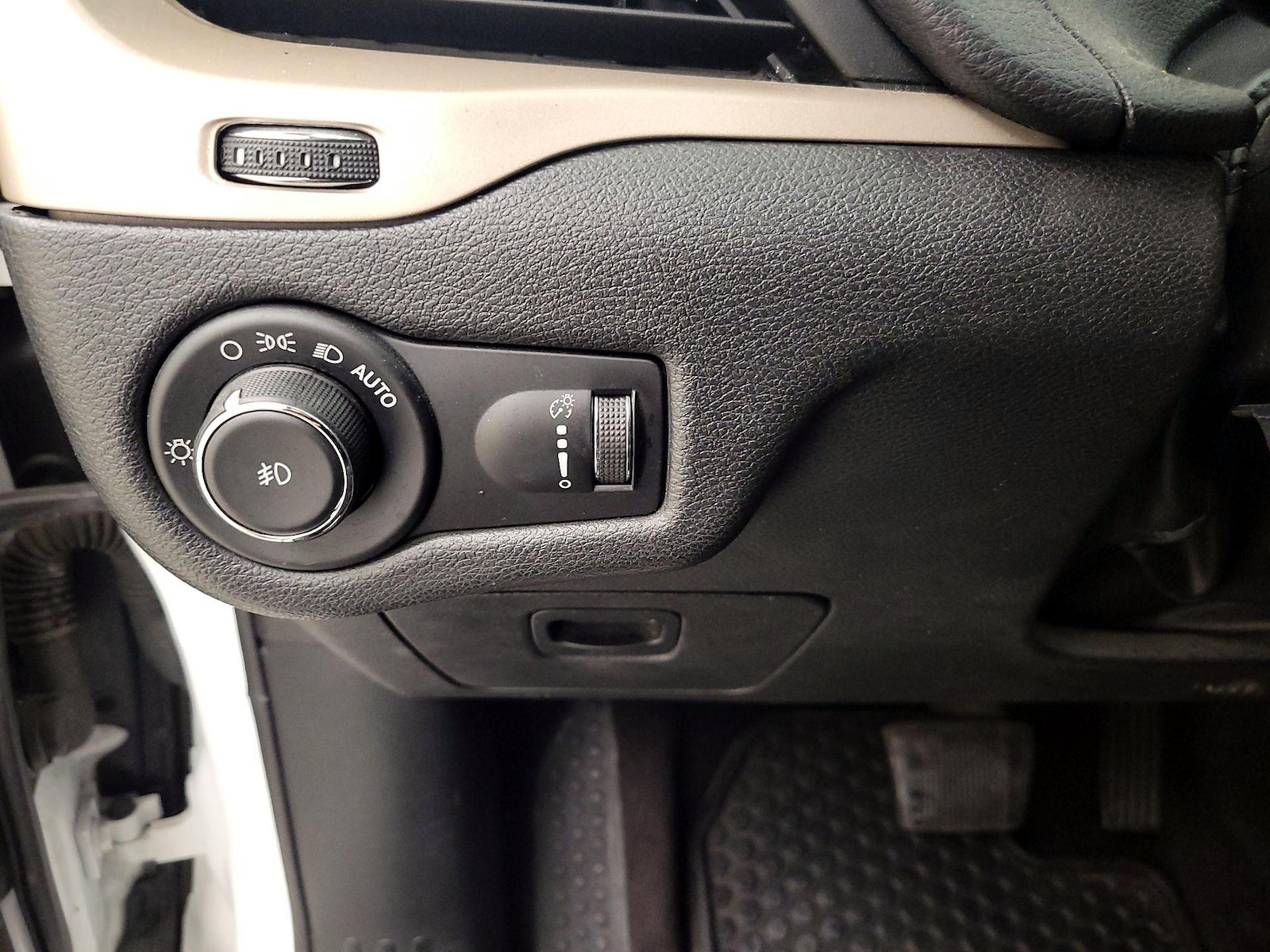 2018 Jeep Cherokee Latitude - Photo 14