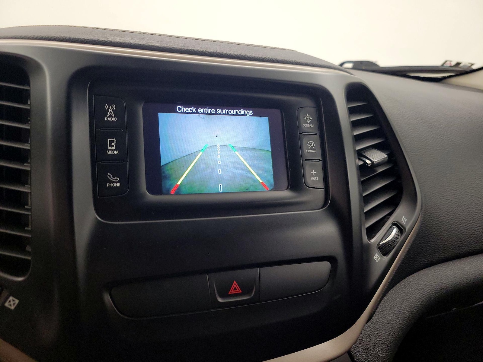 2018 Jeep Cherokee Latitude - Photo 15
