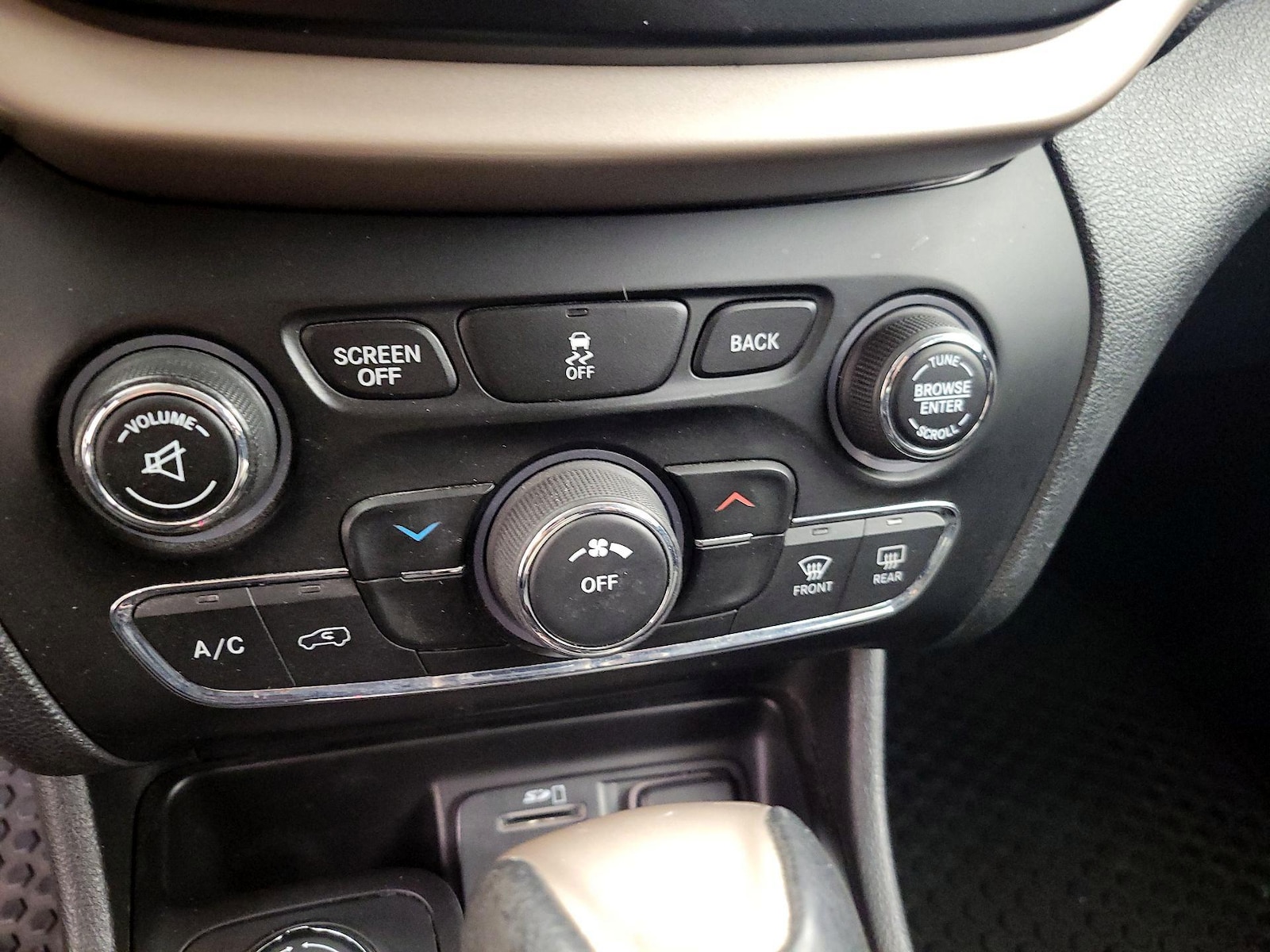 2018 Jeep Cherokee Latitude - Photo 17