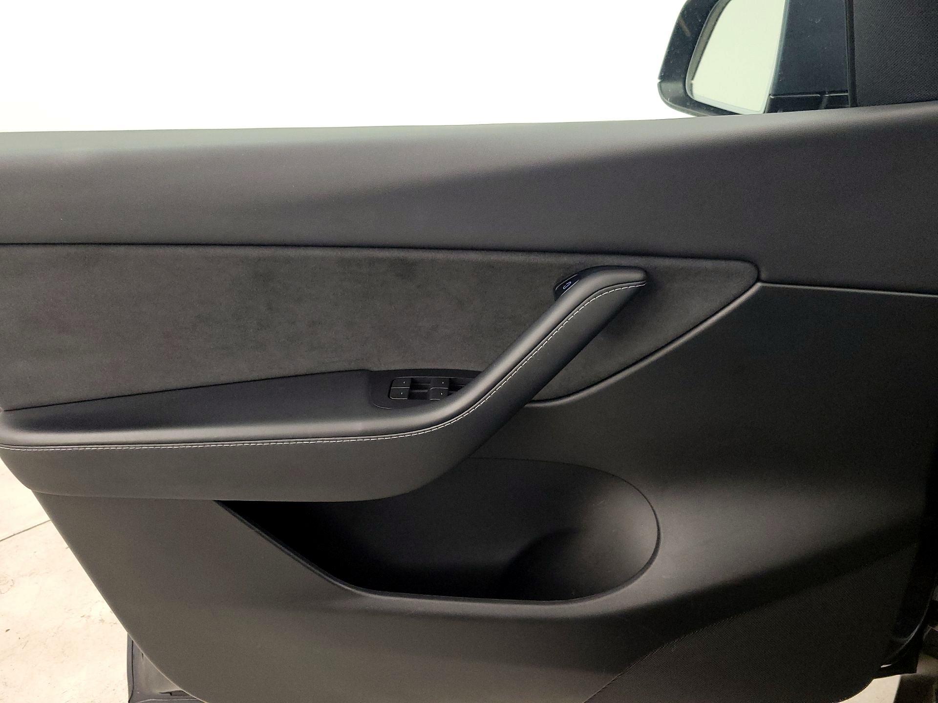 Thumbnail: 2022 Tesla Model Y - 12