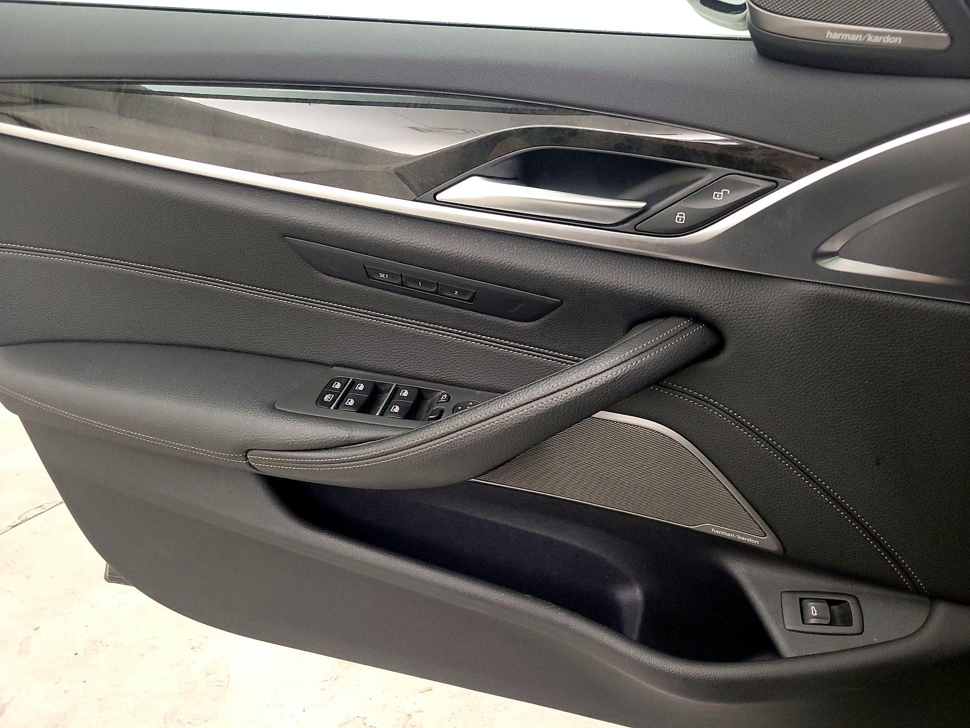 Thumbnail: 2022 BMW 5 Series - 10