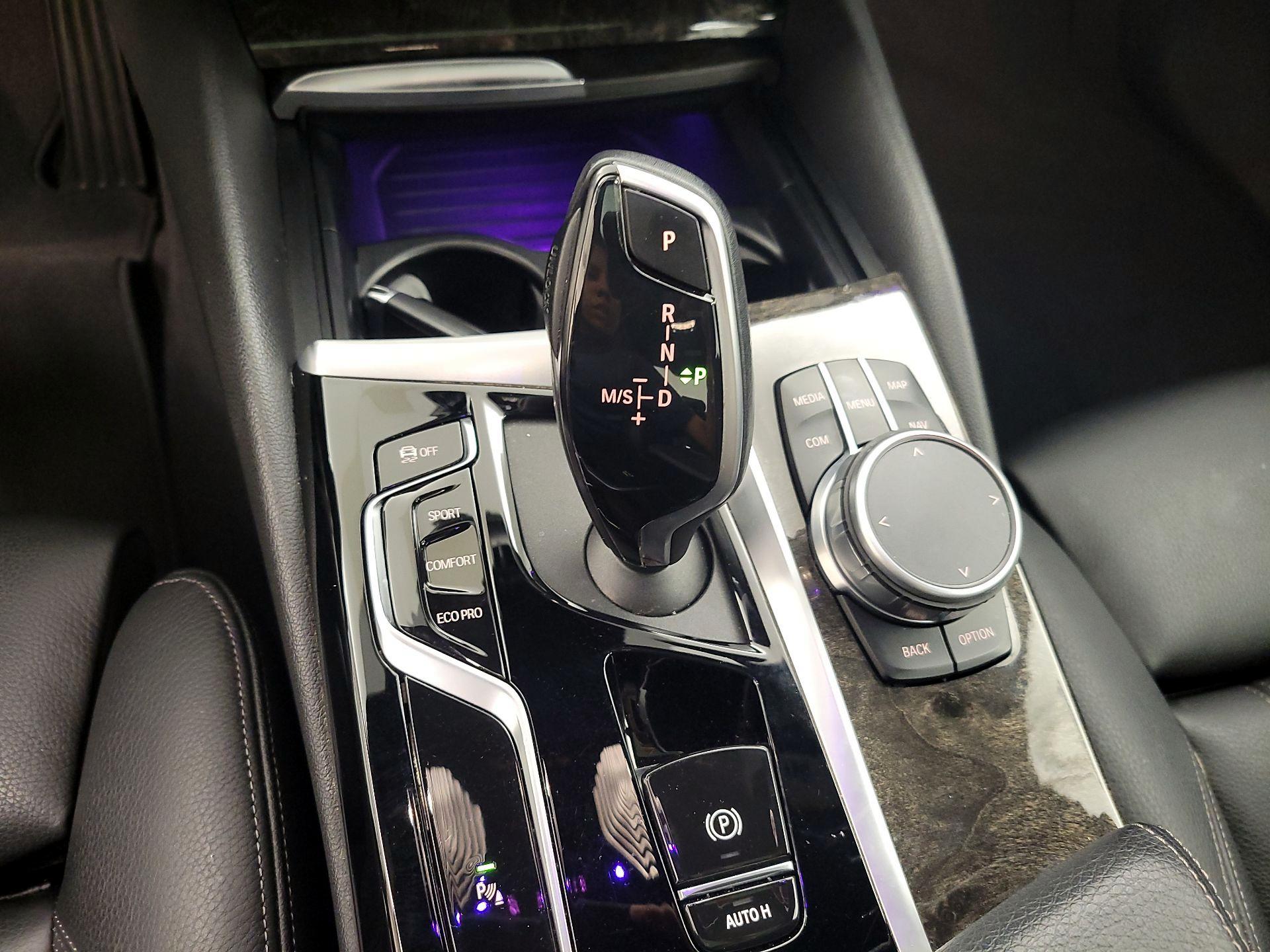 Thumbnail: 2022 BMW 5 Series - 16