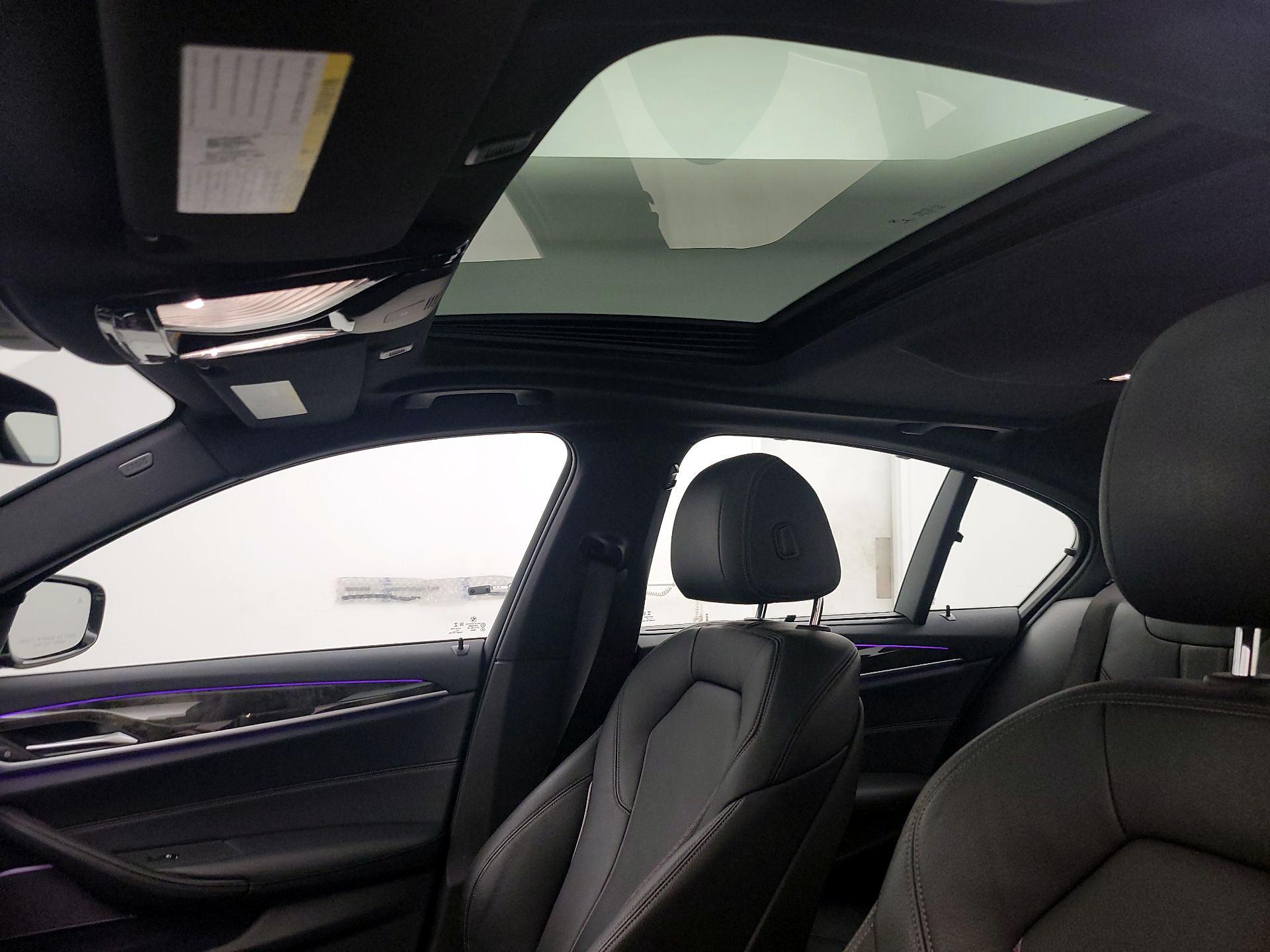 Thumbnail: 2022 BMW 5 Series - 17