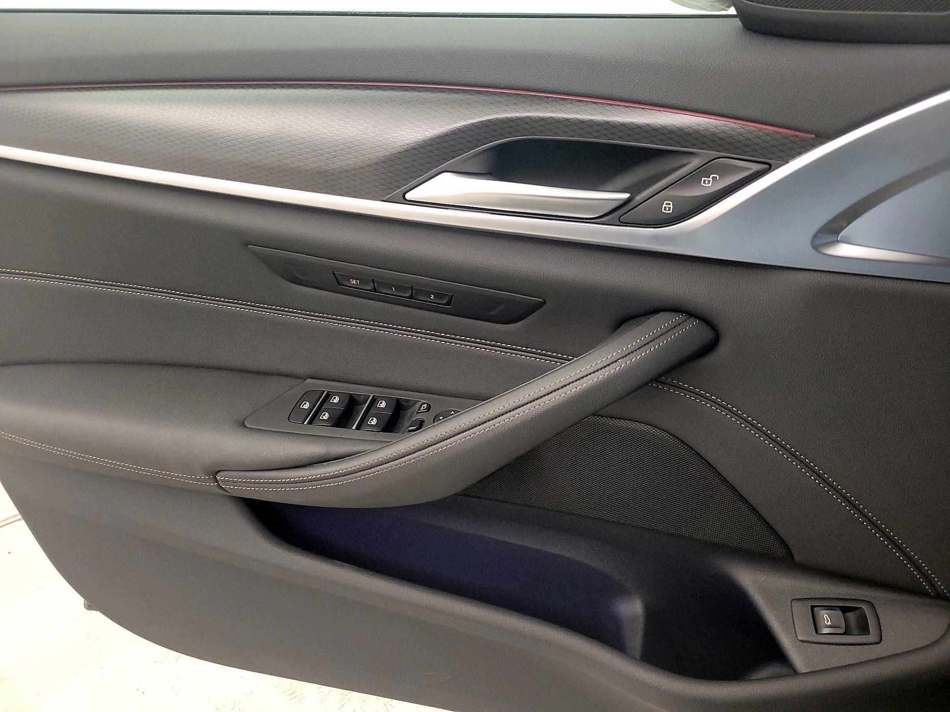 Thumbnail: 2023 BMW 5 Series - 10