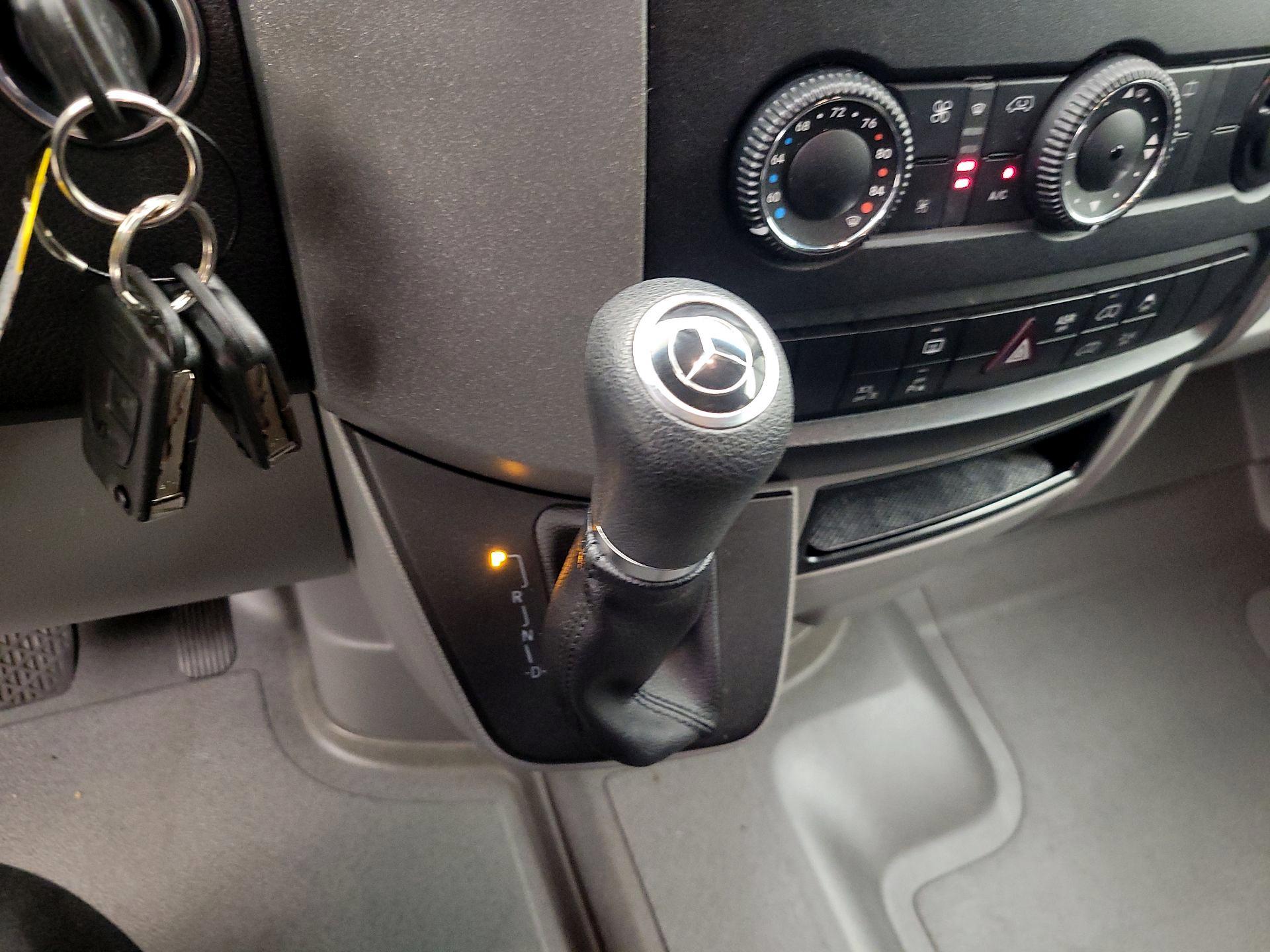 Thumbnail: 2015 Mercedes-Benz Sprinter - 17