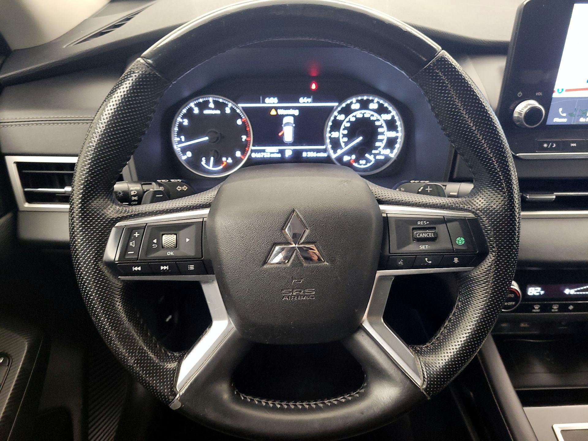 Thumbnail: 2022 Mitsubishi Outlander - 10