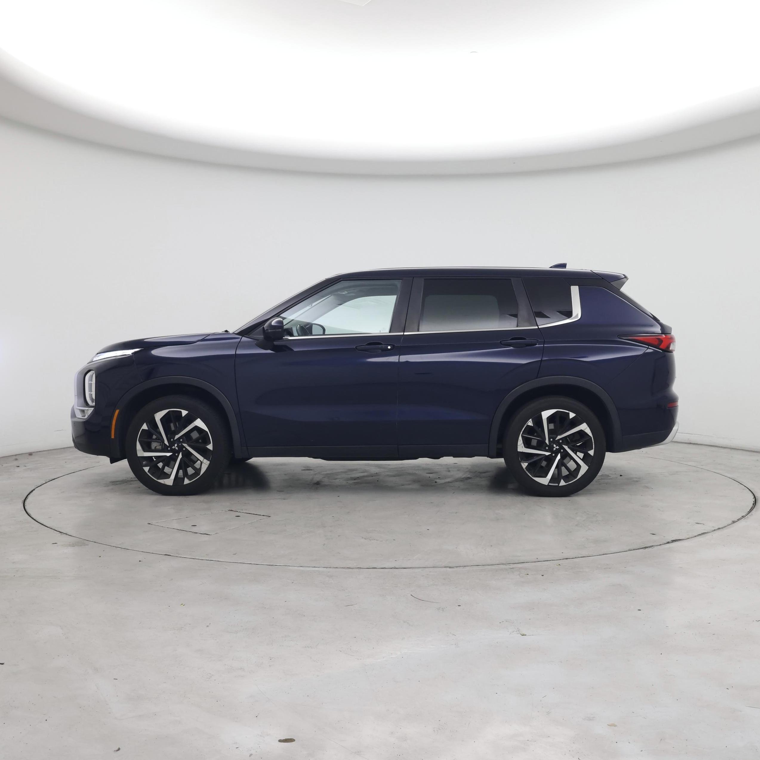 Thumbnail: 2022 Mitsubishi Outlander - 3