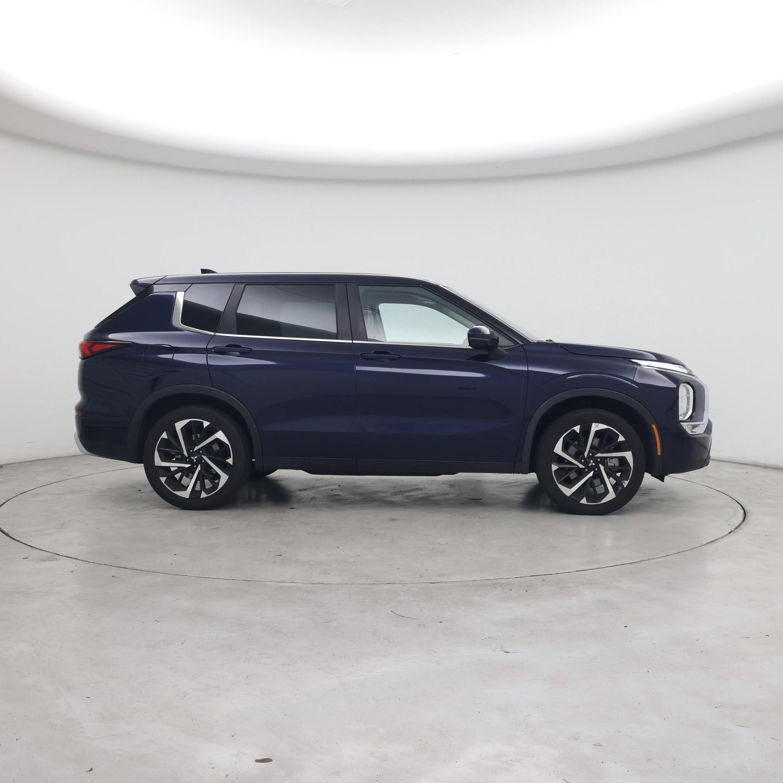 Thumbnail: 2022 Mitsubishi Outlander - 7