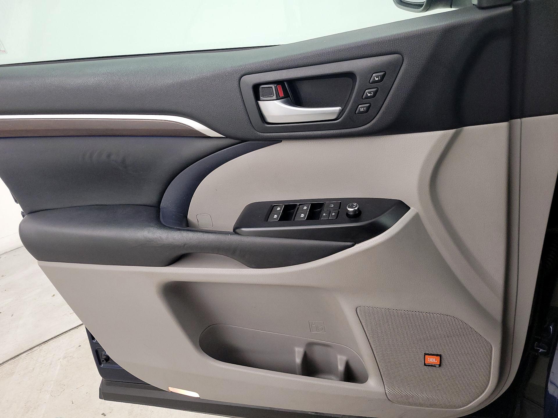 Thumbnail: 2014 Toyota Highlander - 12