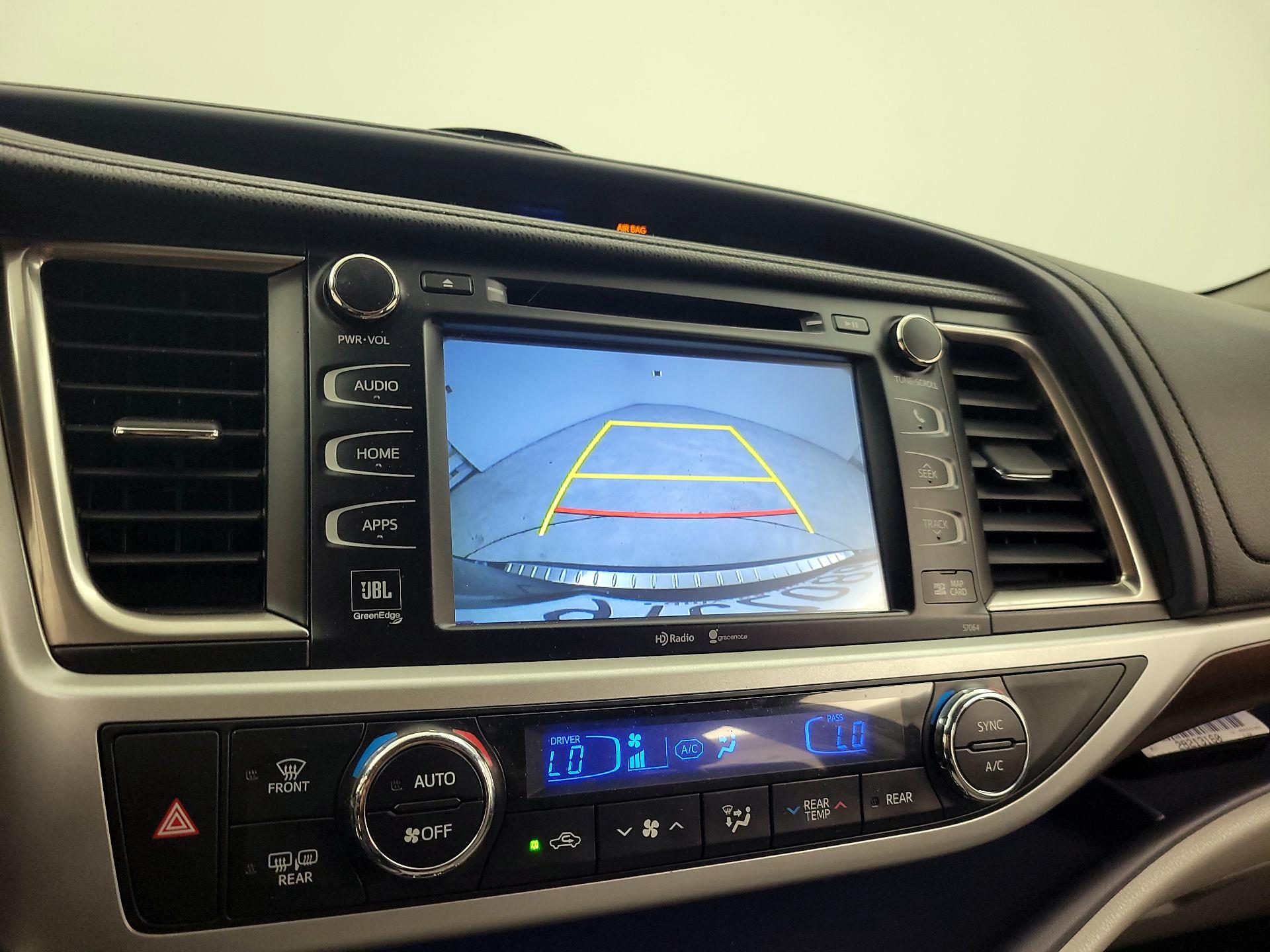 Thumbnail: 2014 Toyota Highlander - 15