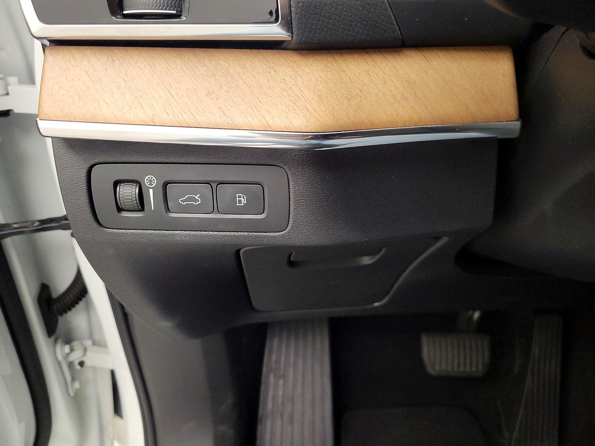 Thumbnail: 2021 Volvo XC90 - 11