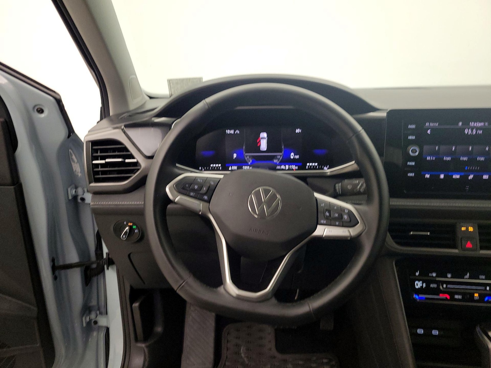 2025 Volkswagen Taos SE Black - Photo 11