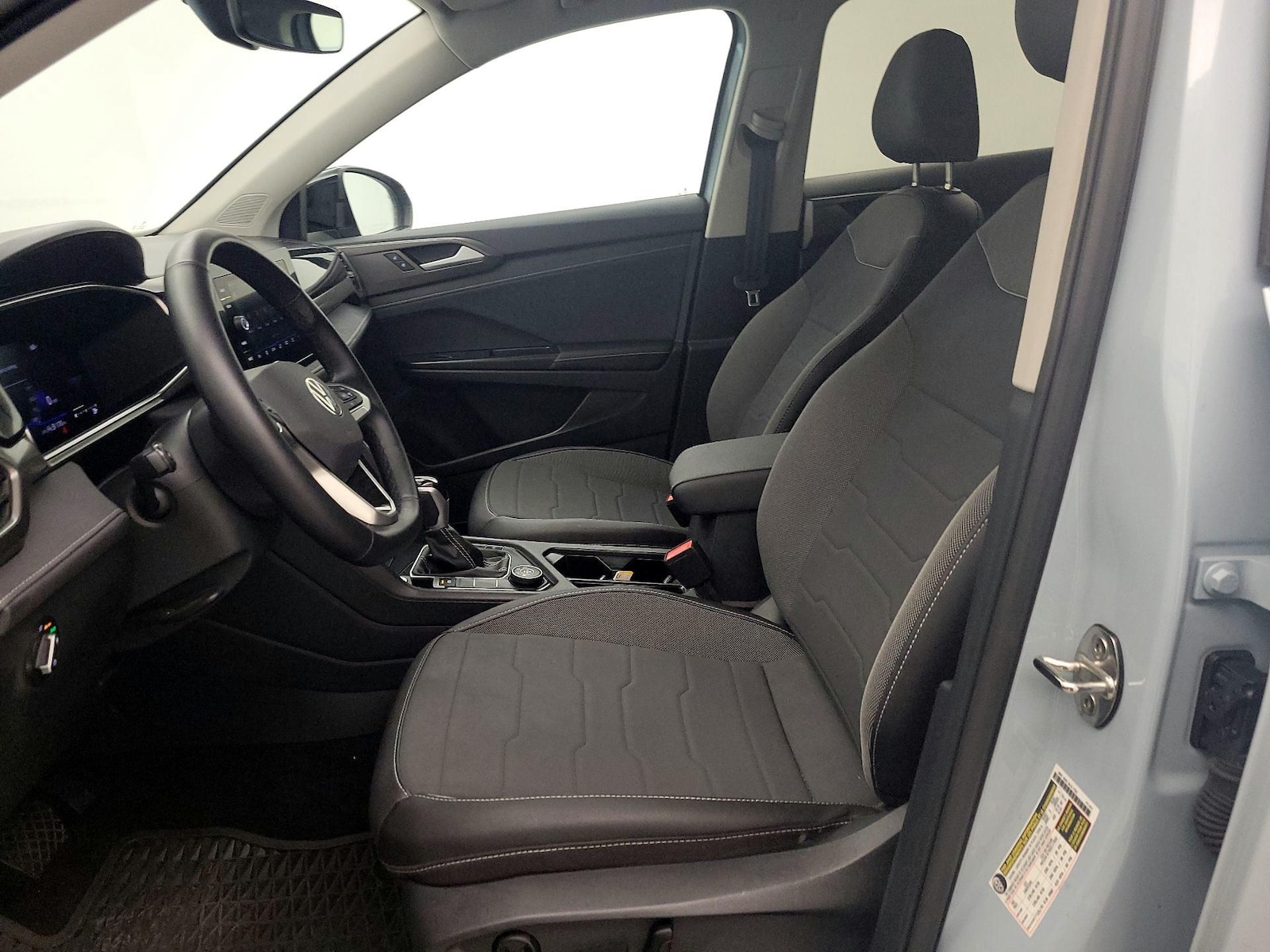 2025 Volkswagen Taos SE Black - Photo 12