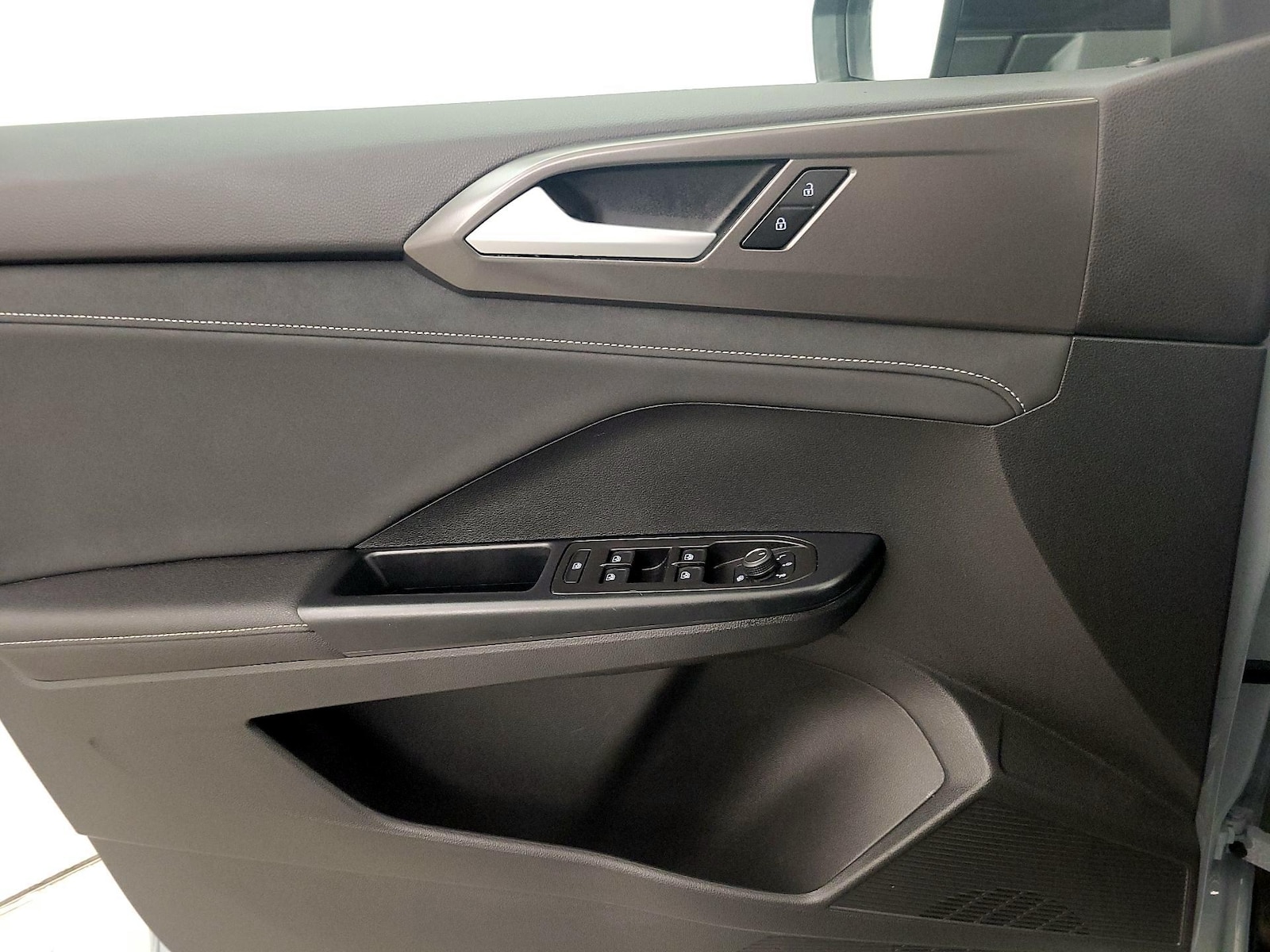 2025 Volkswagen Taos SE Black - Photo 13