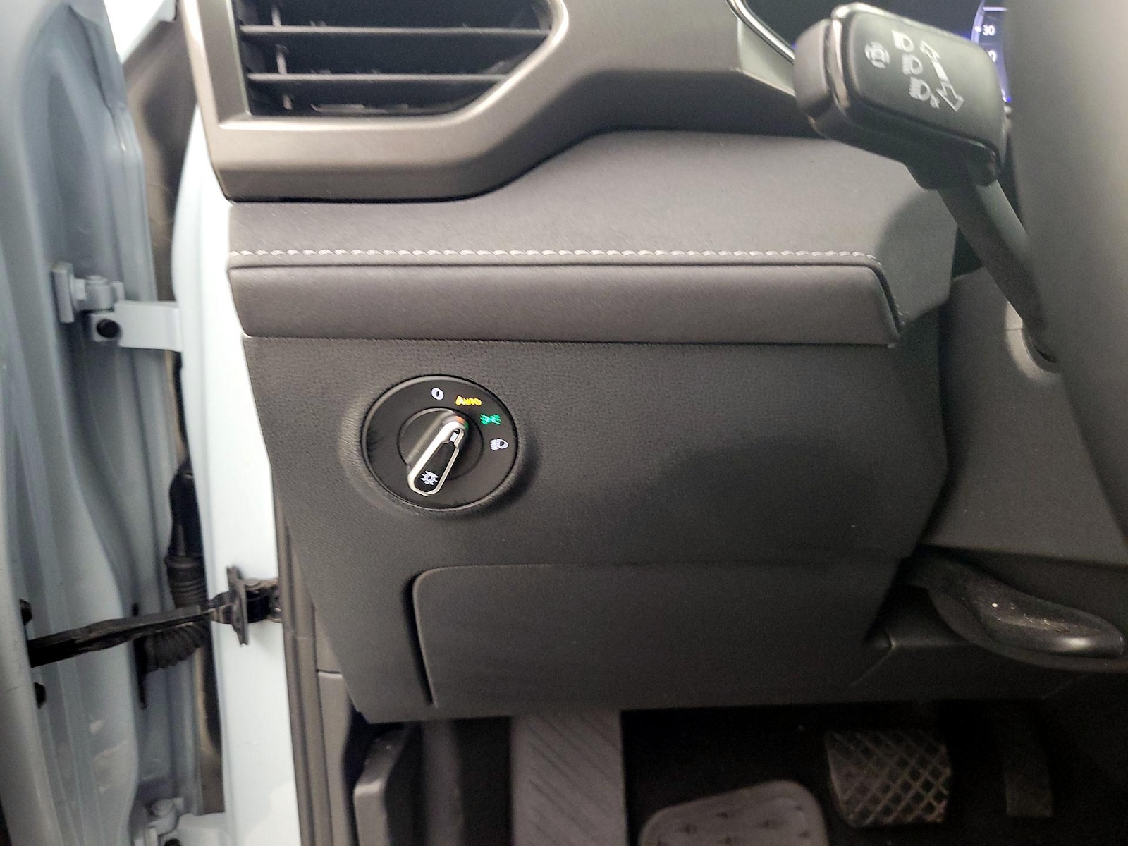 2025 Volkswagen Taos SE Black - Photo 14