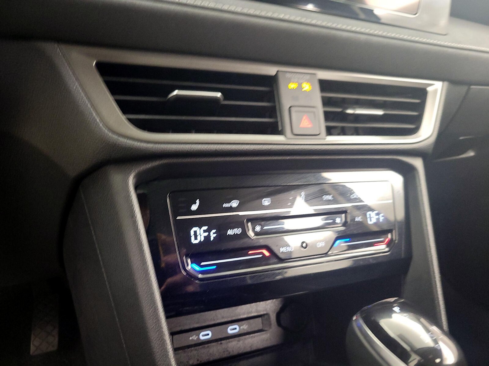 2025 Volkswagen Taos SE Black - Photo 17
