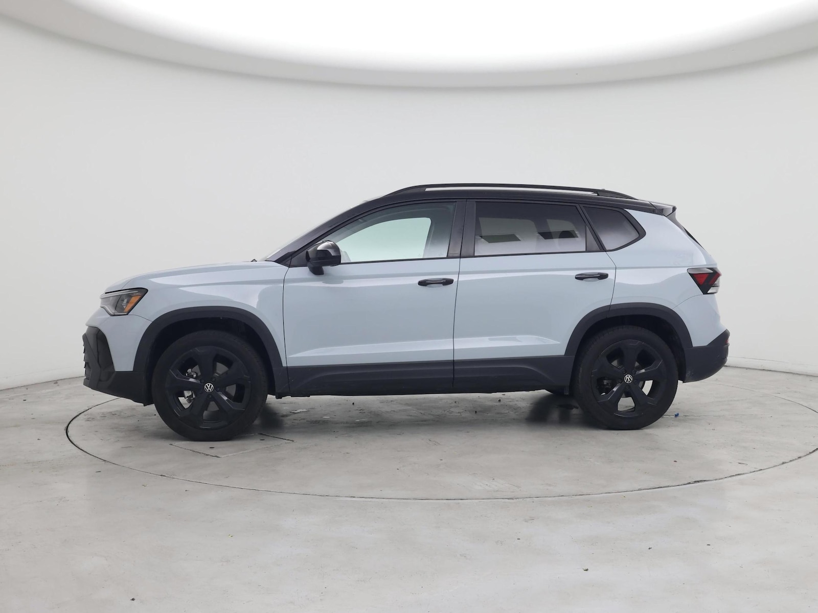 2025 Volkswagen Taos SE Black - Photo 4