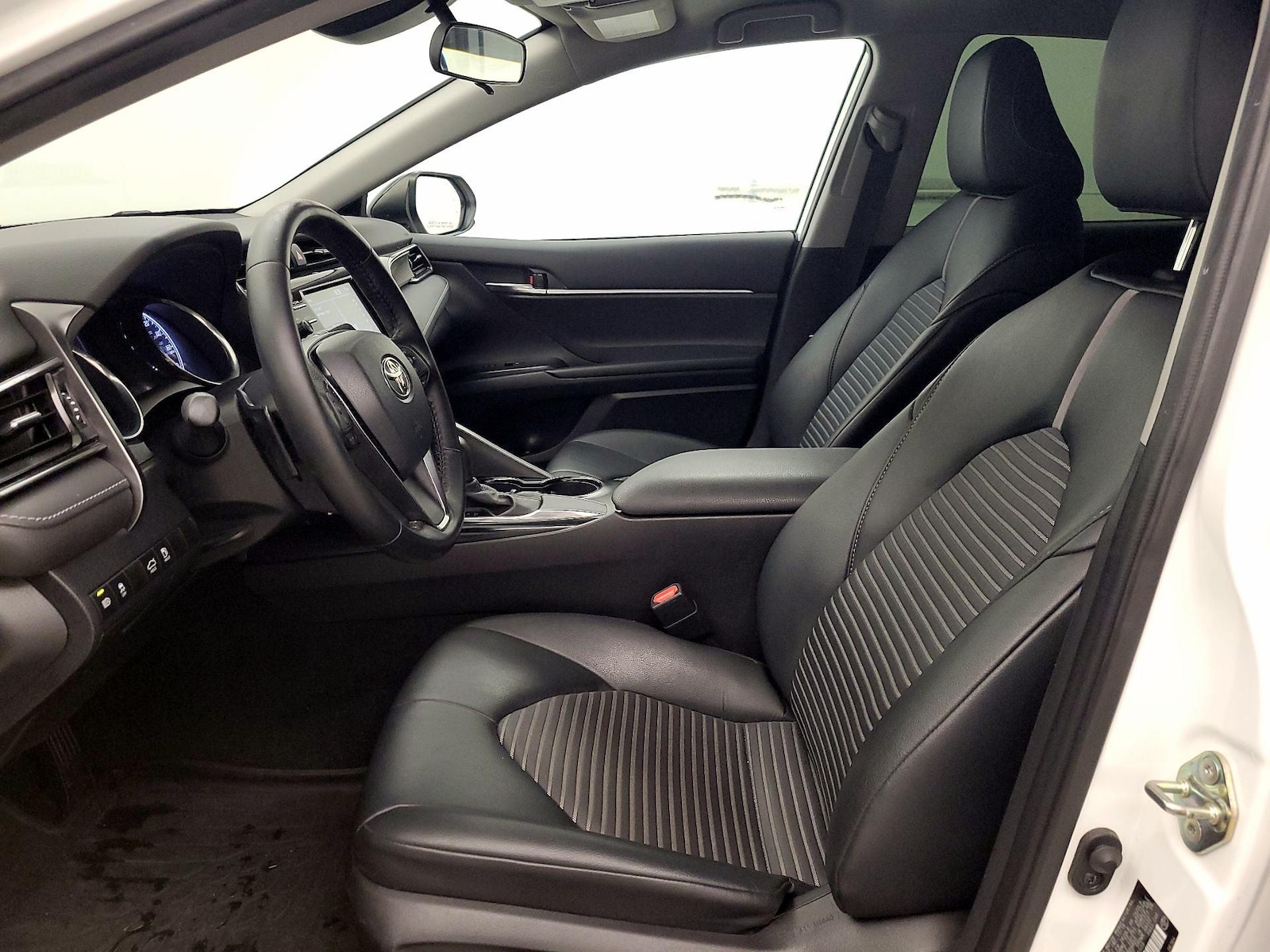 2020 Toyota Camry SE Nightshade - Photo 12