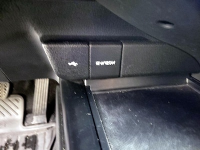 USB/AUX Ports