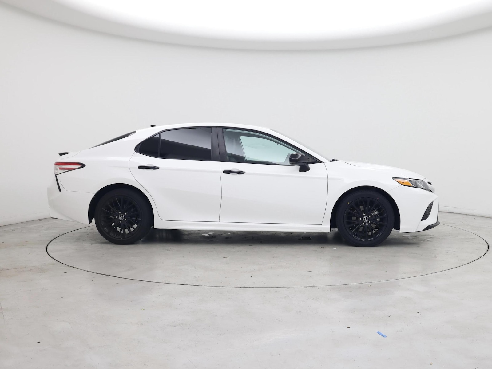 2020 Toyota Camry SE Nightshade - Photo 8