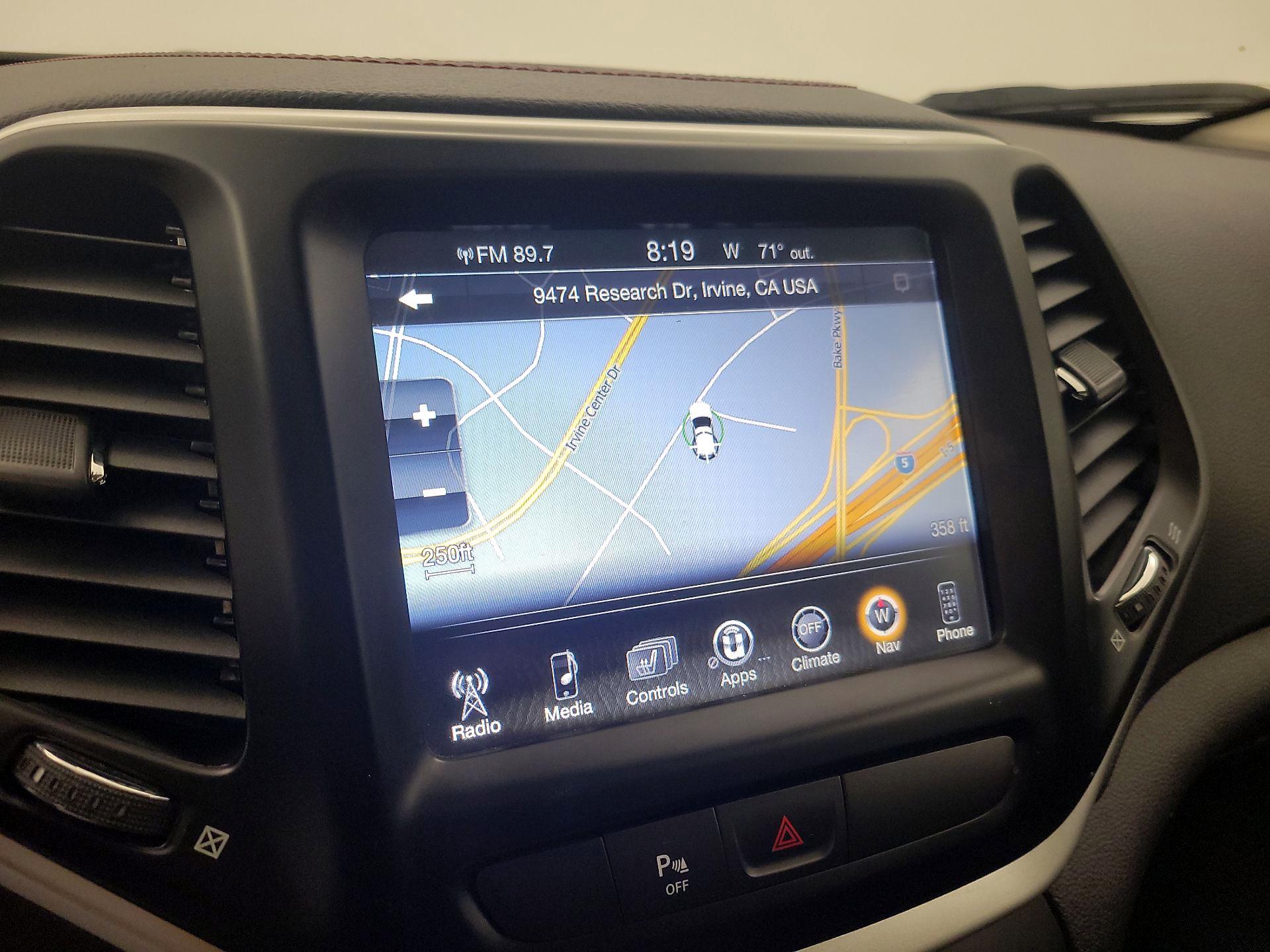 Thumbnail: 2017 Jeep Cherokee - 14